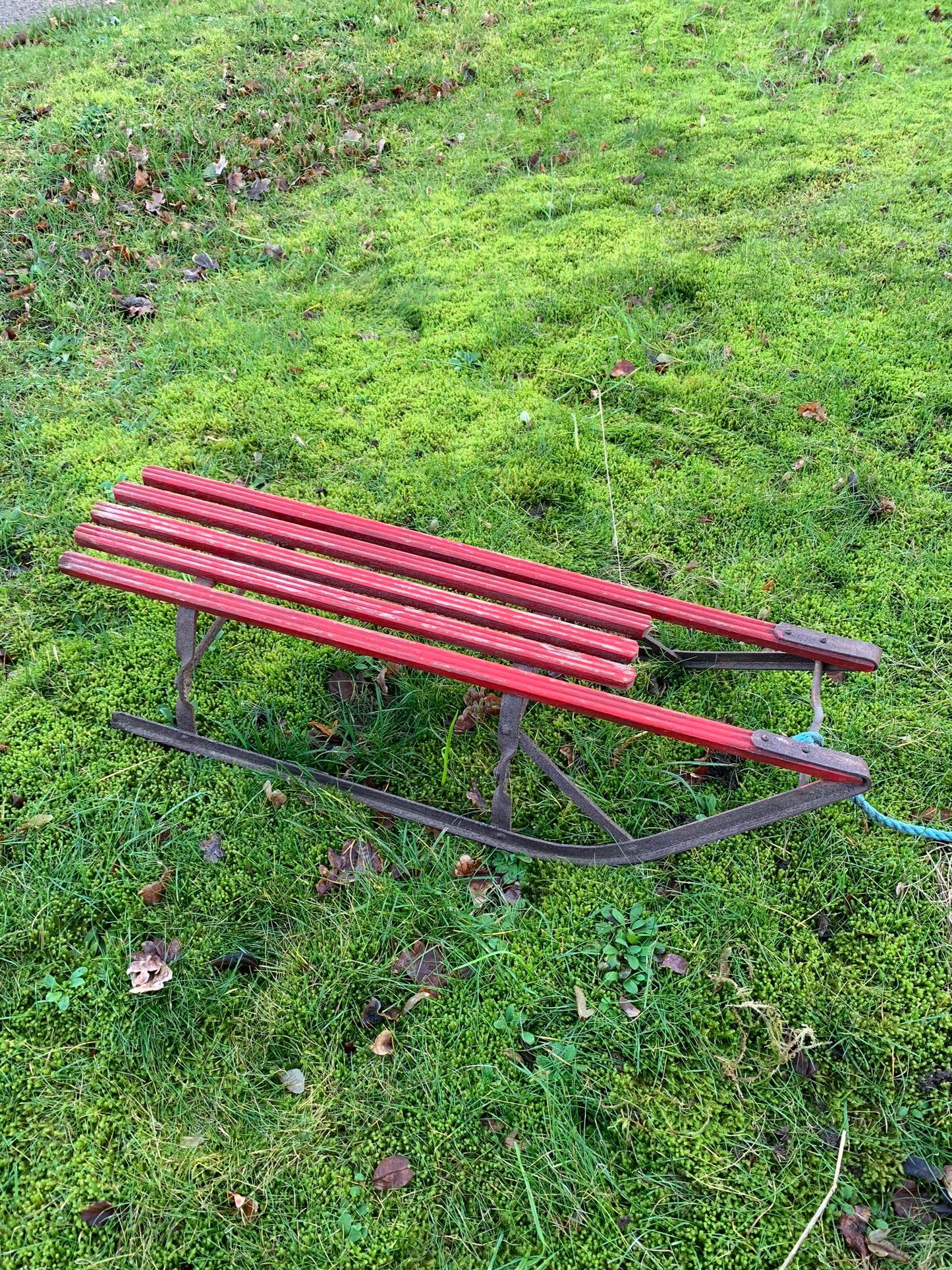 Kleiner roter Schlitten