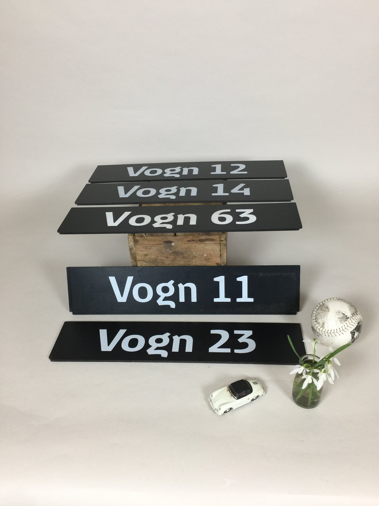 Schöne Schilder von DSB-Zügen (der Preis gilt für alle fünf)