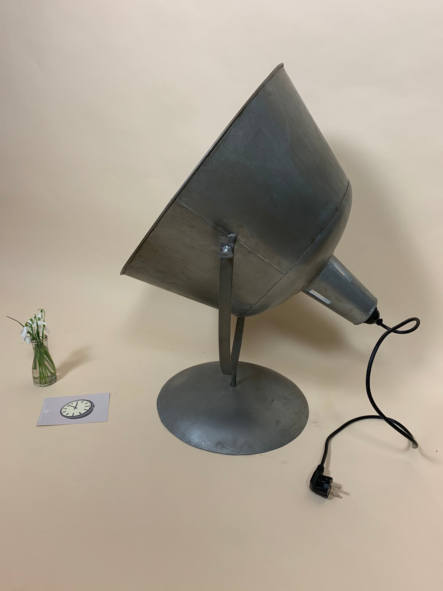 Große industrielle Stehlampe