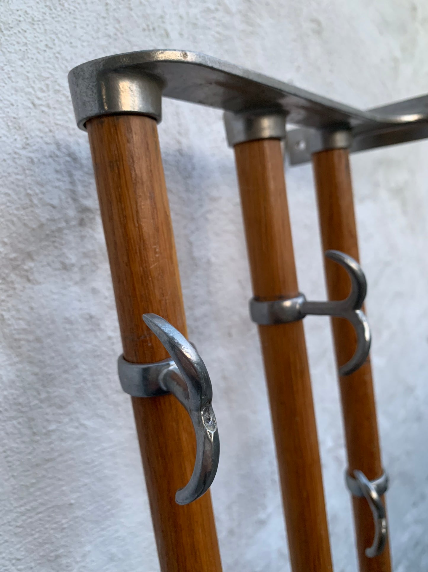 Schönes altes Hutregal