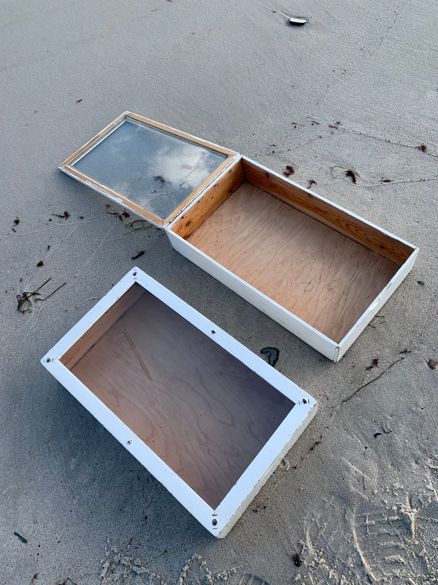 Alte Glasvitrine aus dem schwedischen Karamellgeschäft