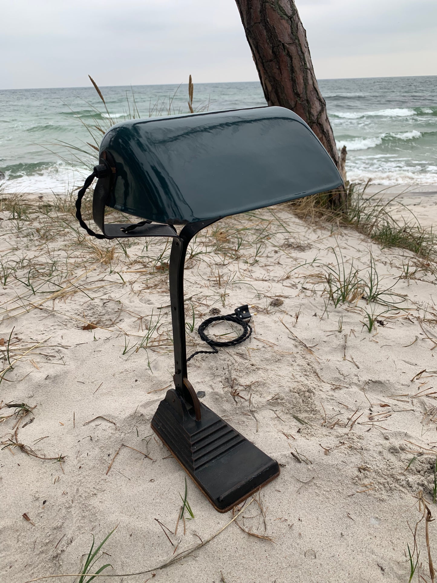 Notarlampe mit Emailschirm