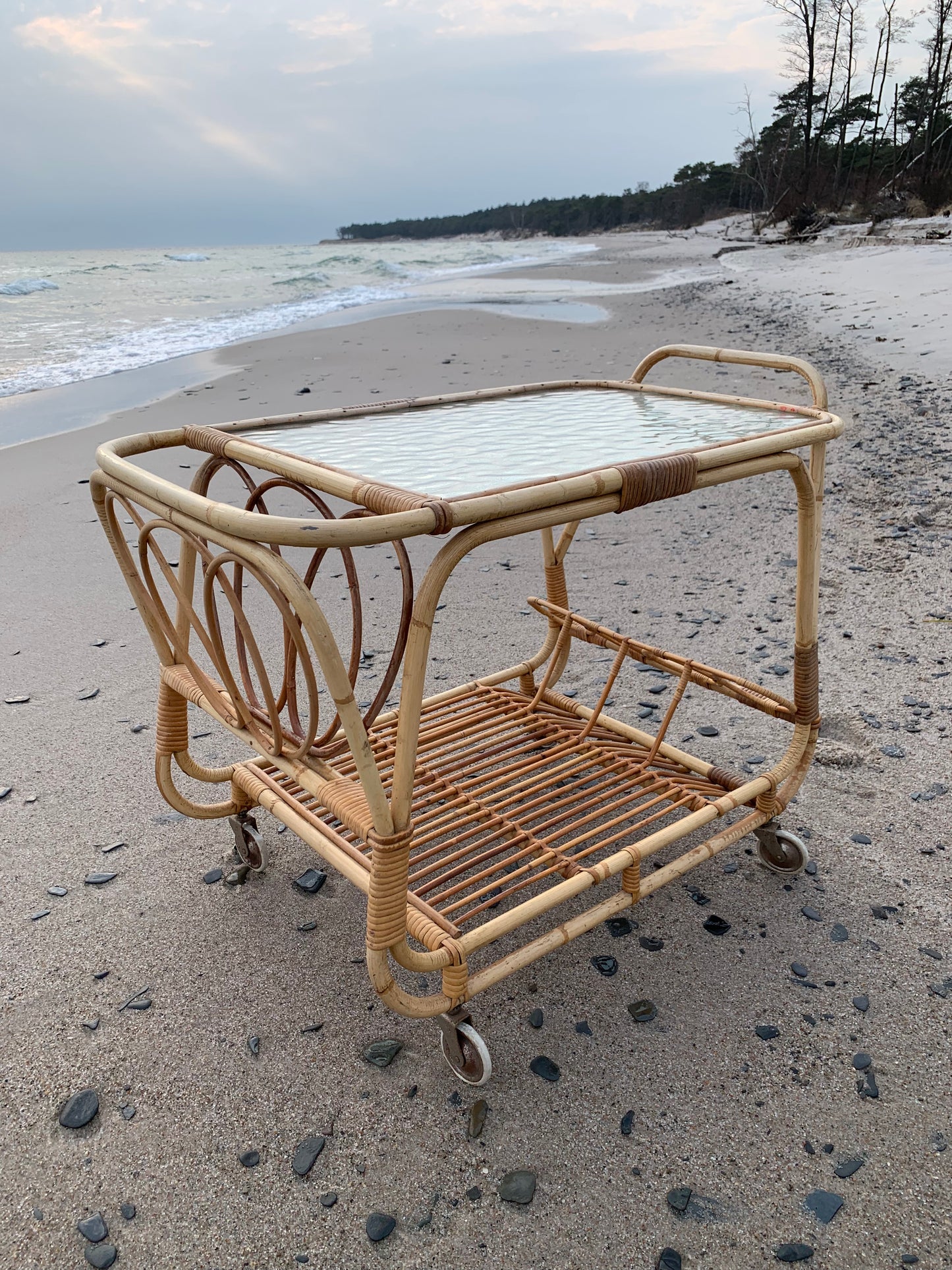 Tisch/Wagen aus Bambus