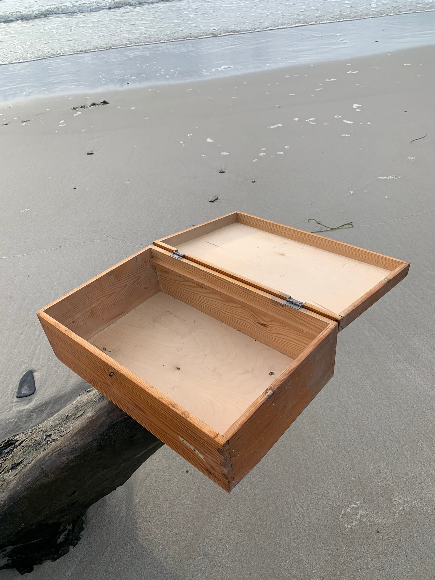 Holzkiste mit Deckel