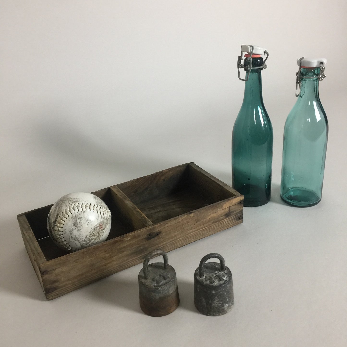 Schöne kleine Holzkiste mit zwei Fächern