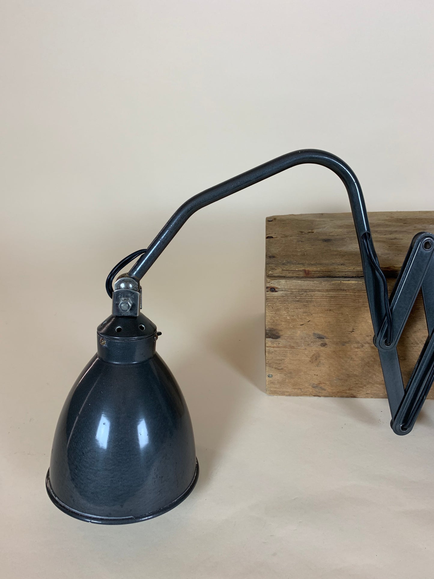 AGI Scherenlampe aus Belgien
