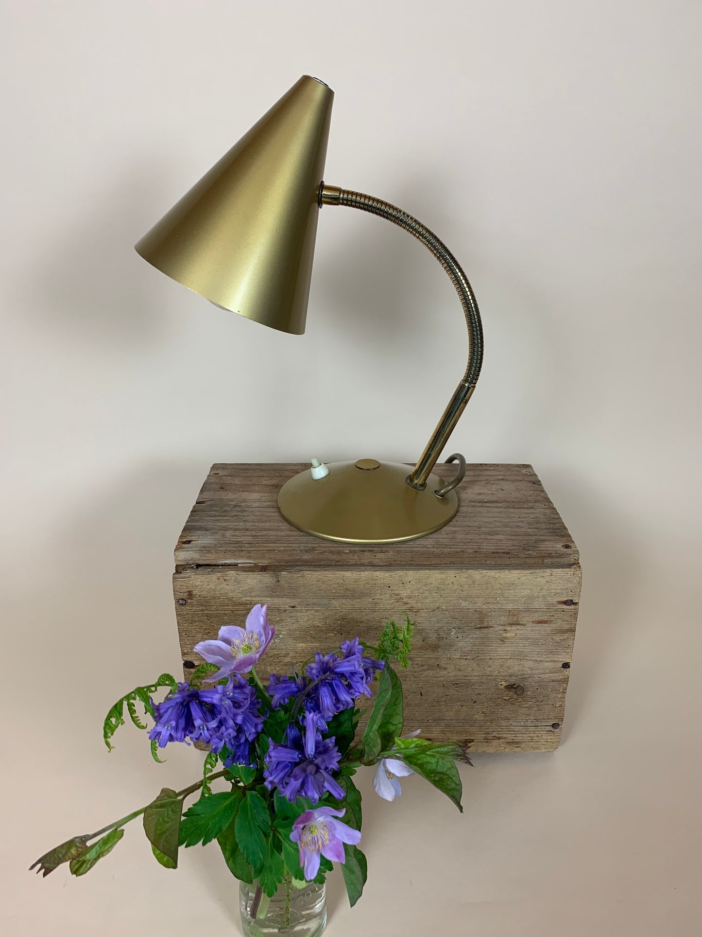 Helo Tischlampe aus Messing