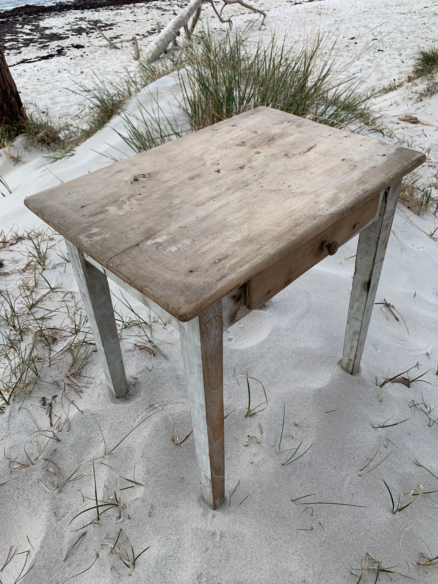 Französischer Kindertisch mit Schublade