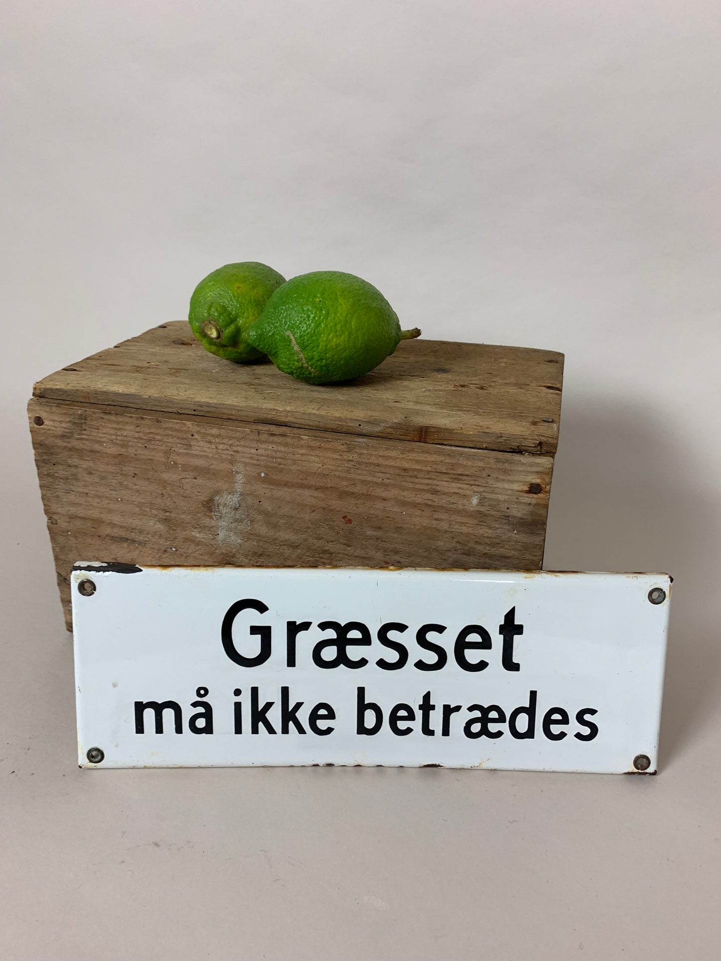 Schönes altes Emailschild