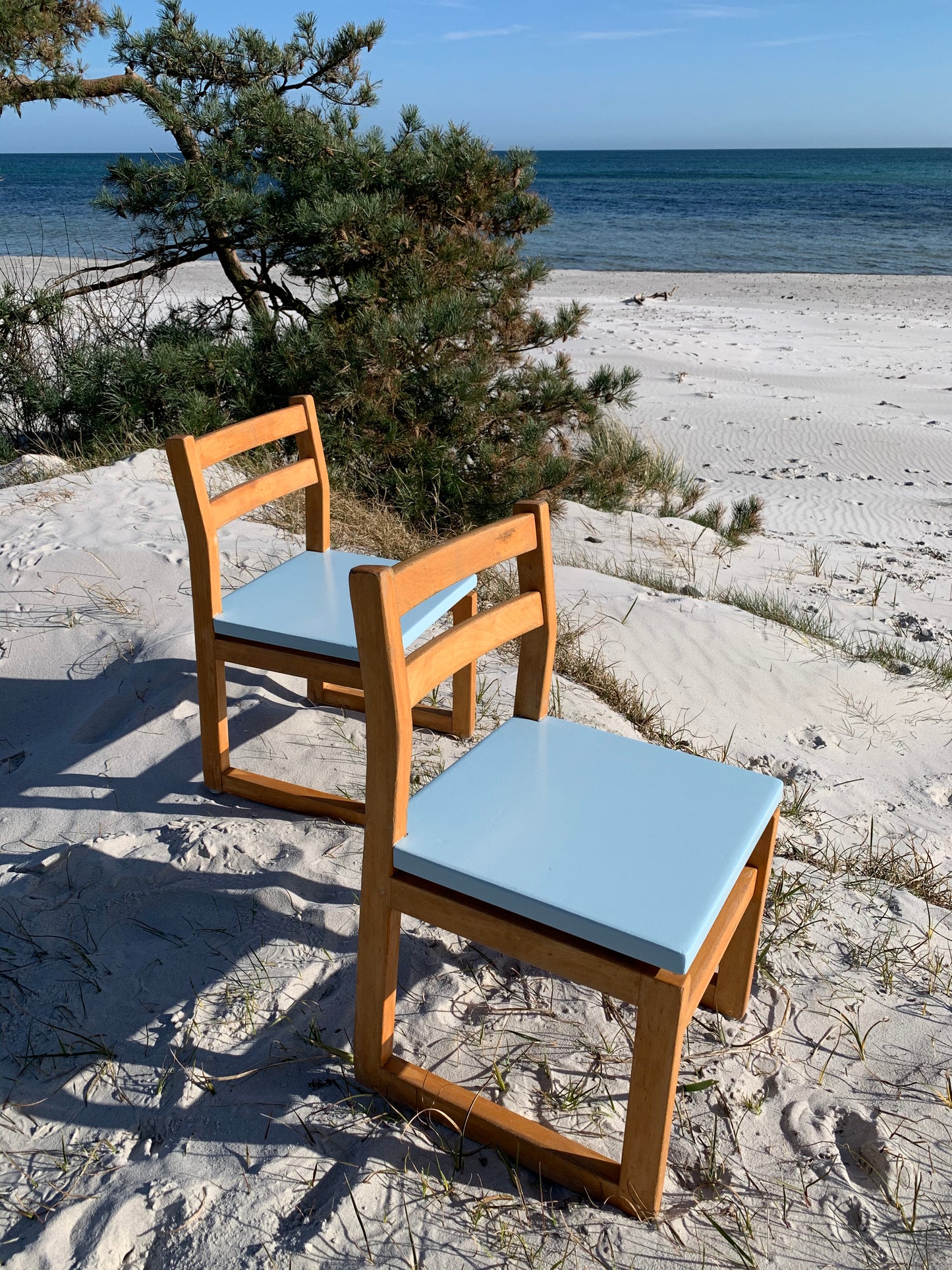 Kinderstuhl aus Holz mit Sitzfläche in hellblau - Der Preis gilt pro STCK.