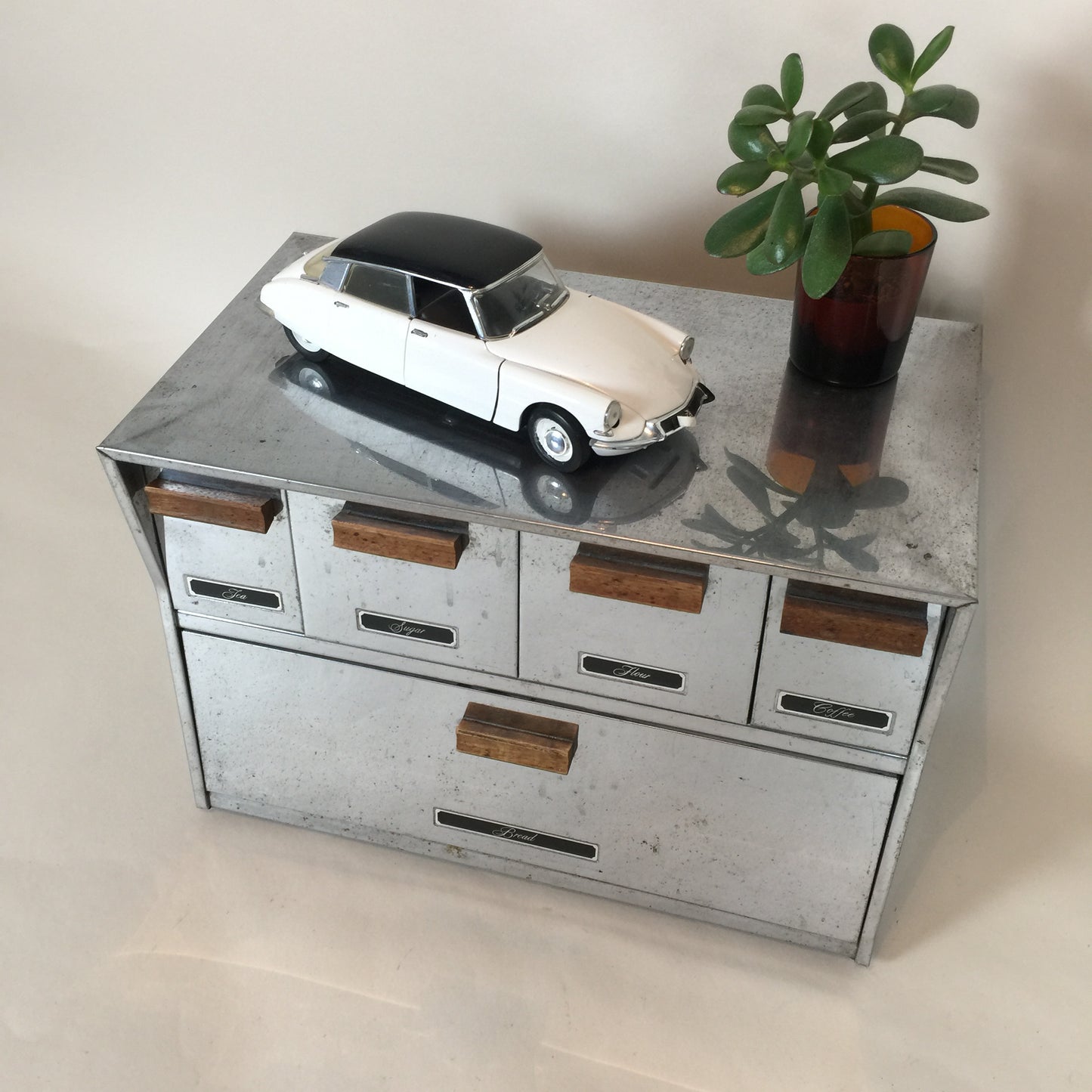 Industrielle Lebensmittelbox aus New York