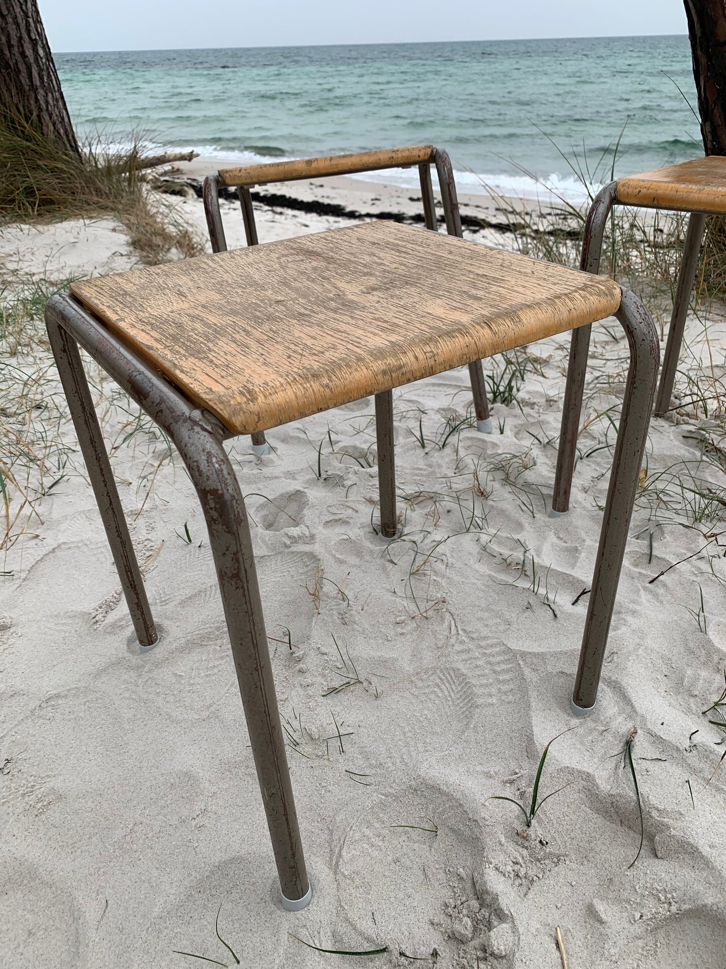 Industriehocker mit viel Patina - Der Preis gilt pro STCK.