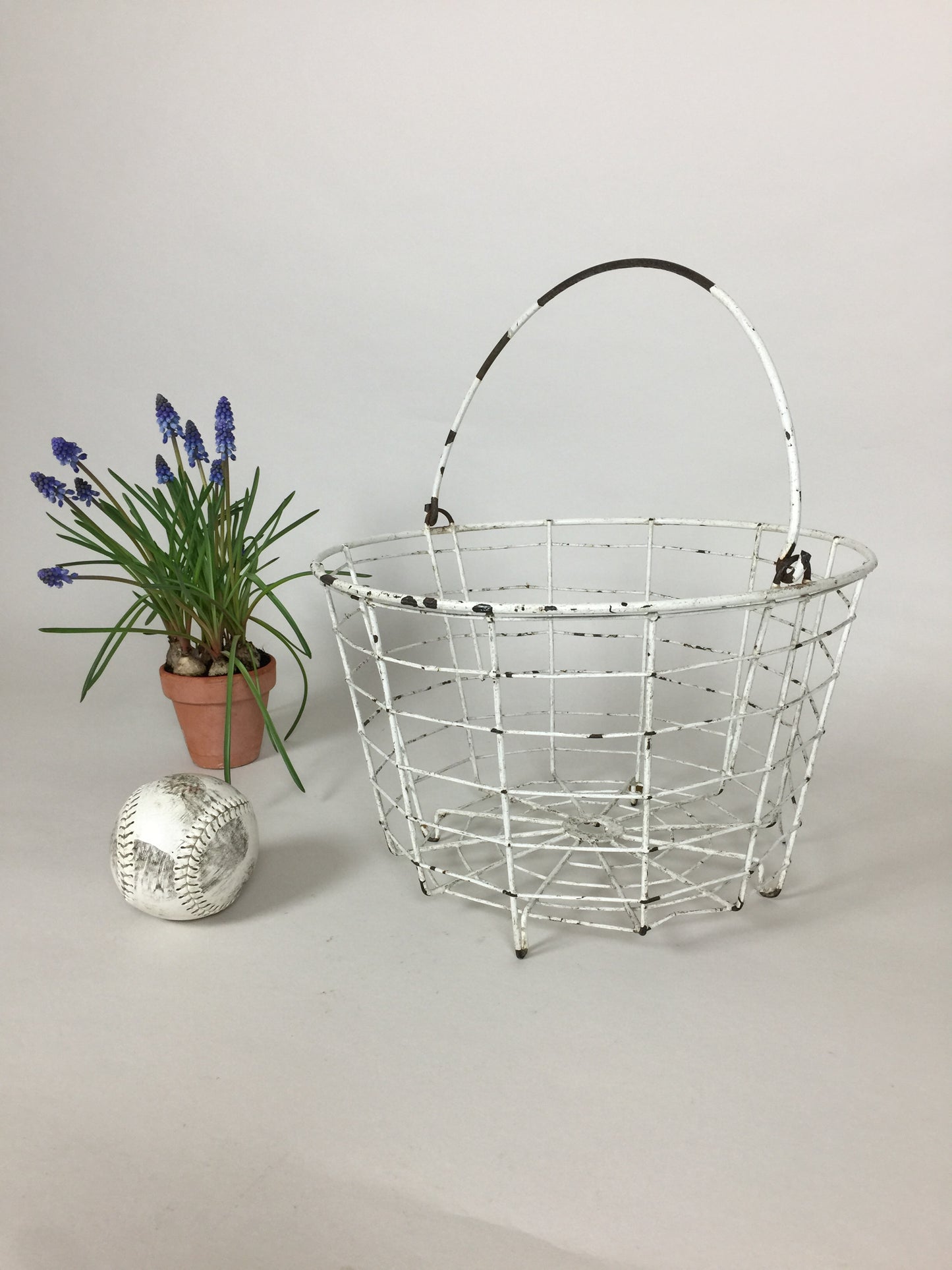 Schöner alter Eierkorb