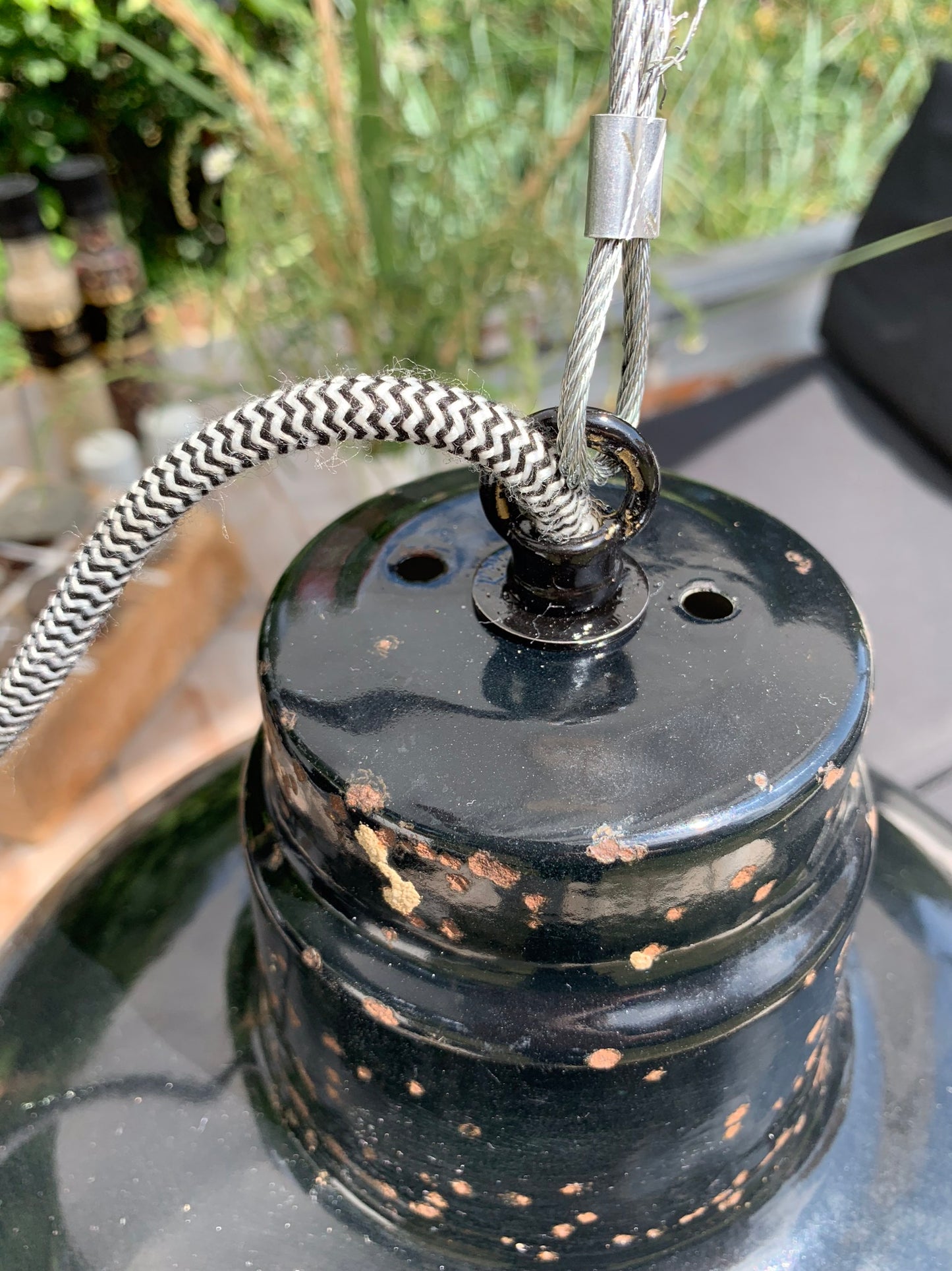 Große rohe und industrielle Lampe