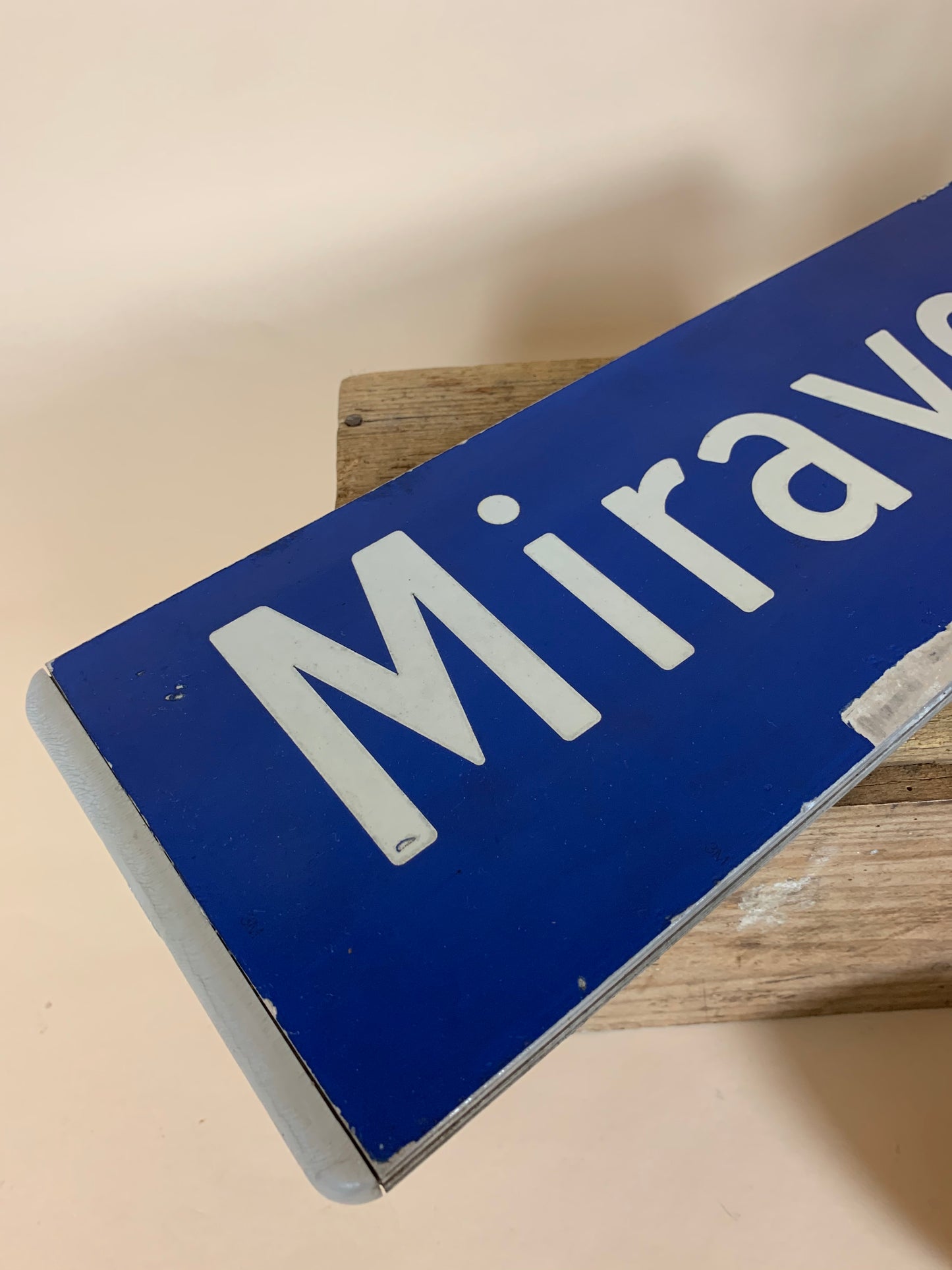 Straßenschild - Miravej