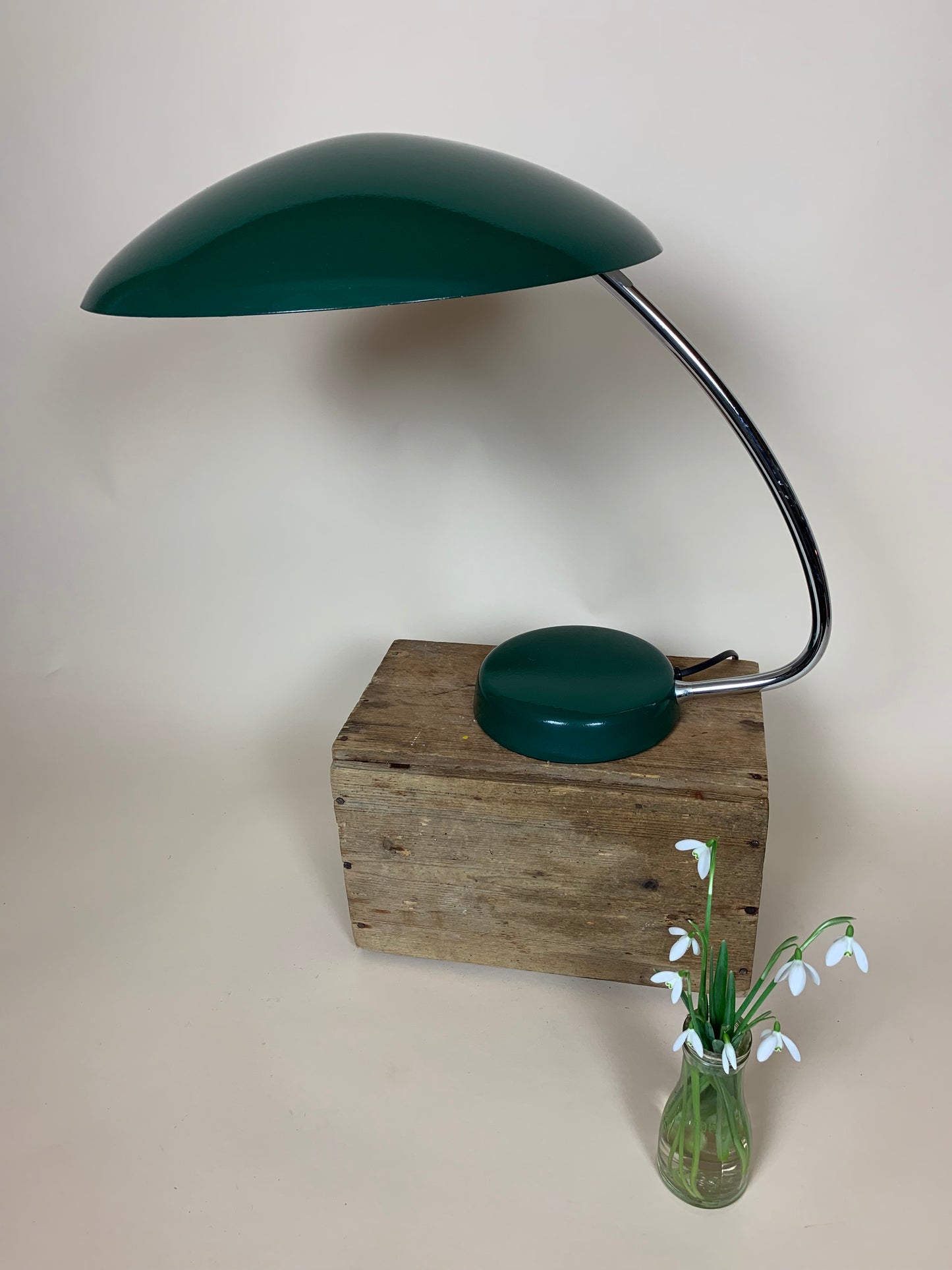 Vintage Kosaken UFO Tischlampe aus den 1950er Jahren.