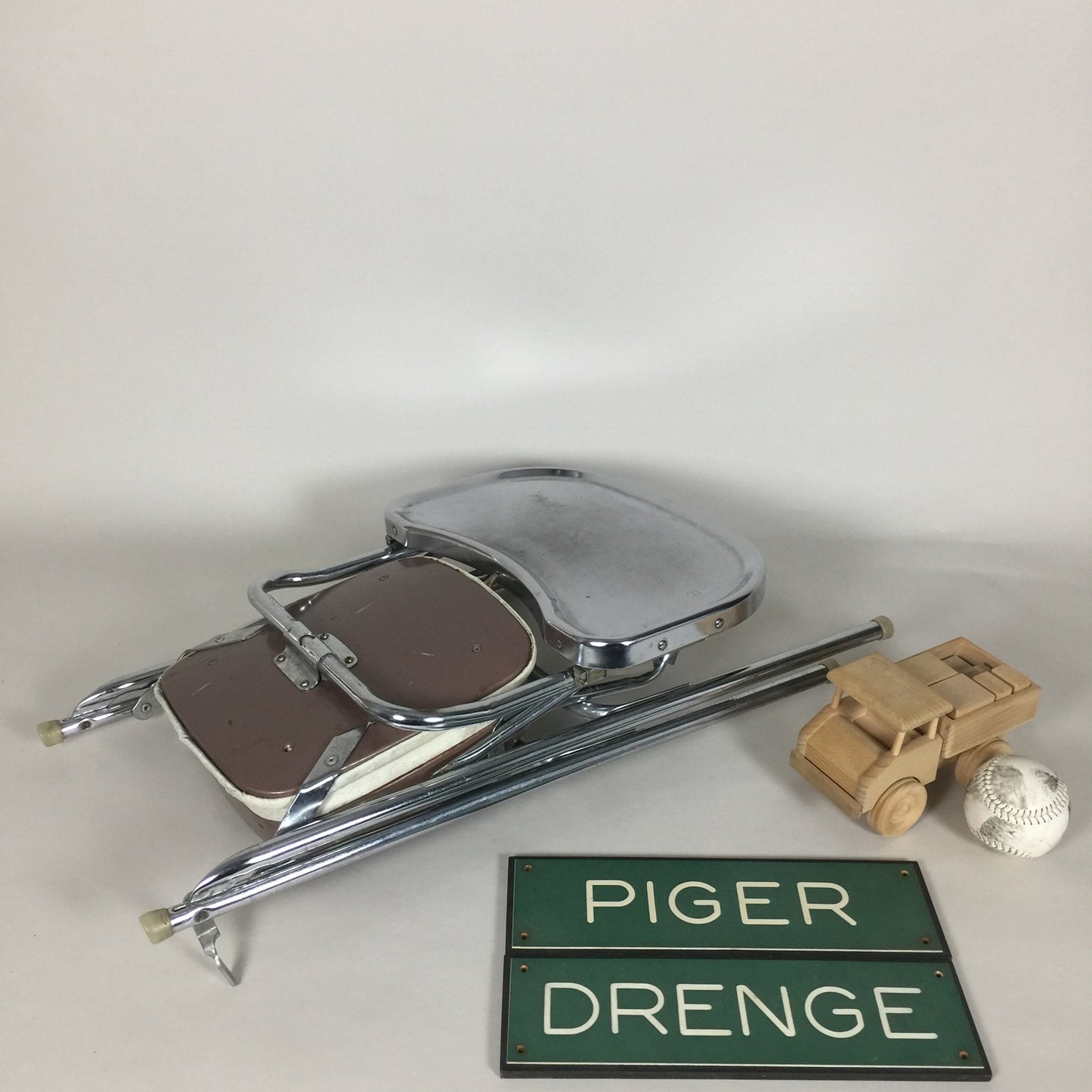 Lustiger, leckerer und anderer Kinderstuhl