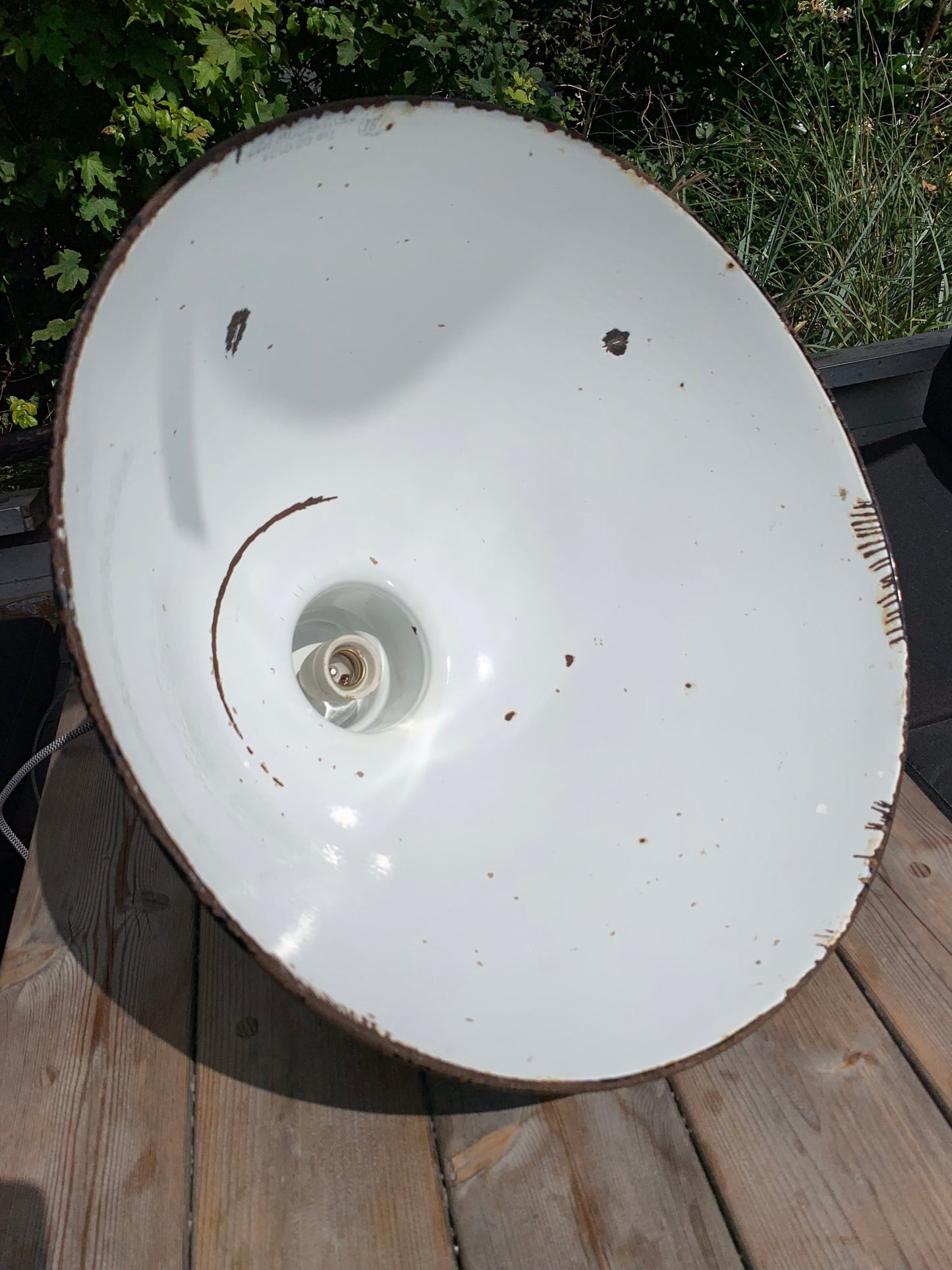 Große rohe und industrielle Lampe