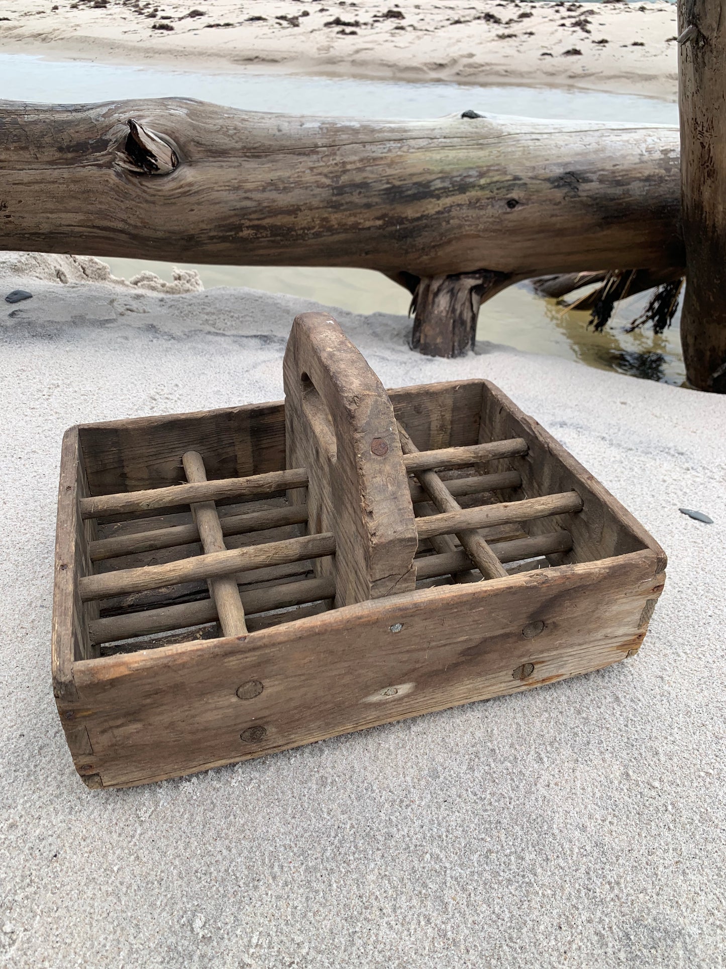Holzkiste mit 12 Fächern