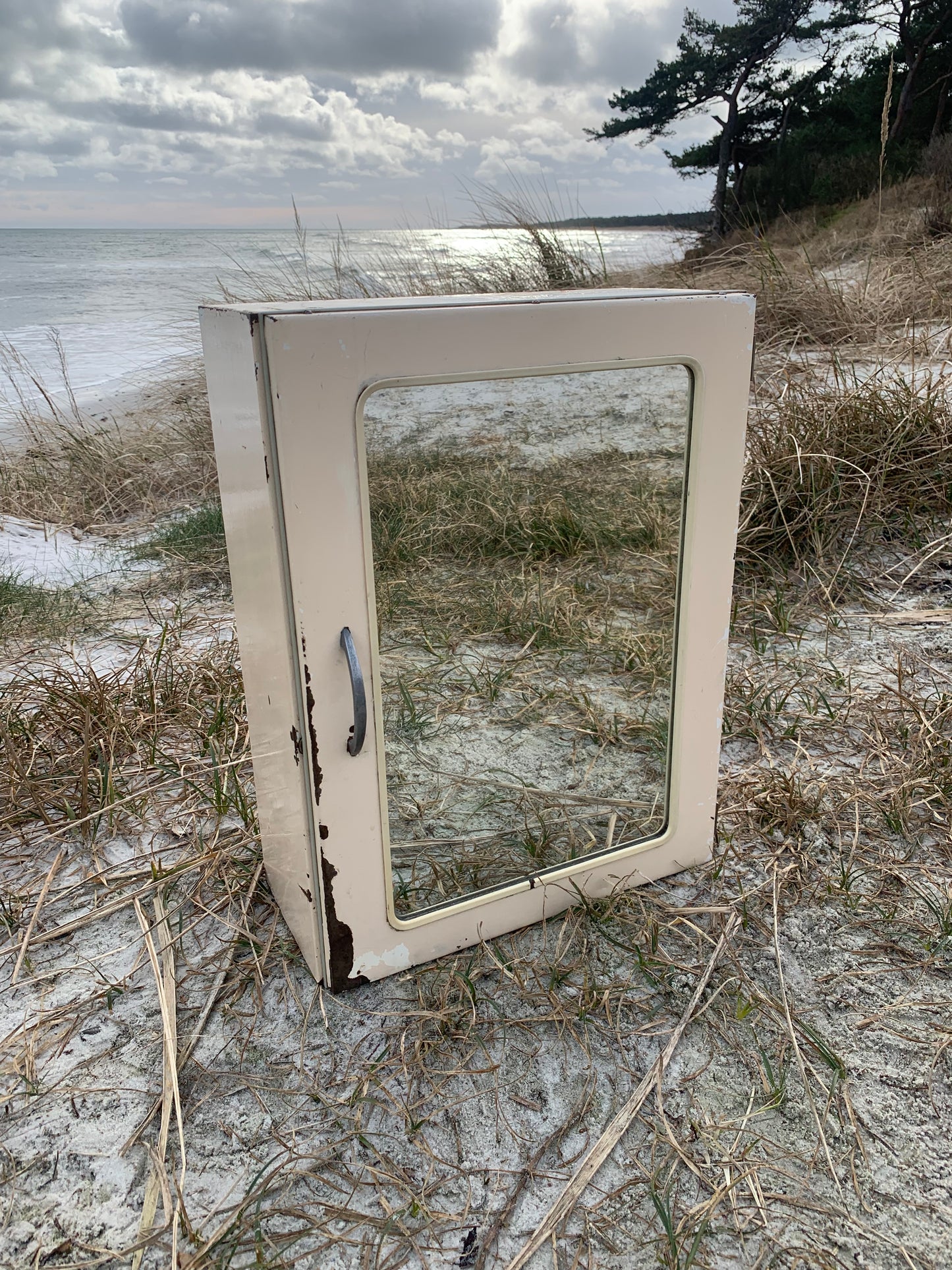 Medizinschrank mit Spiegel