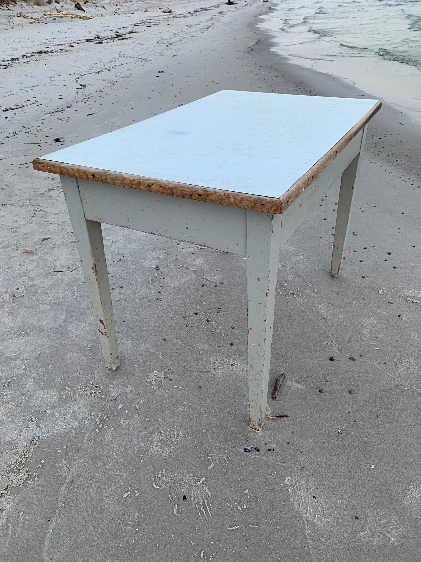 Tisch mit Patina