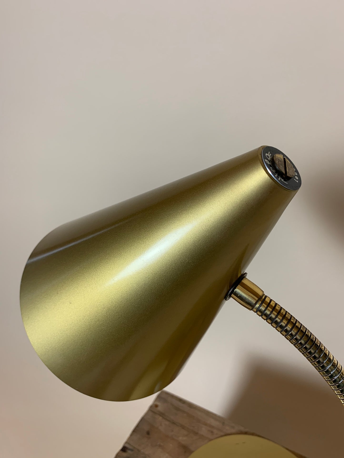 Helo Tischlampe aus Messing