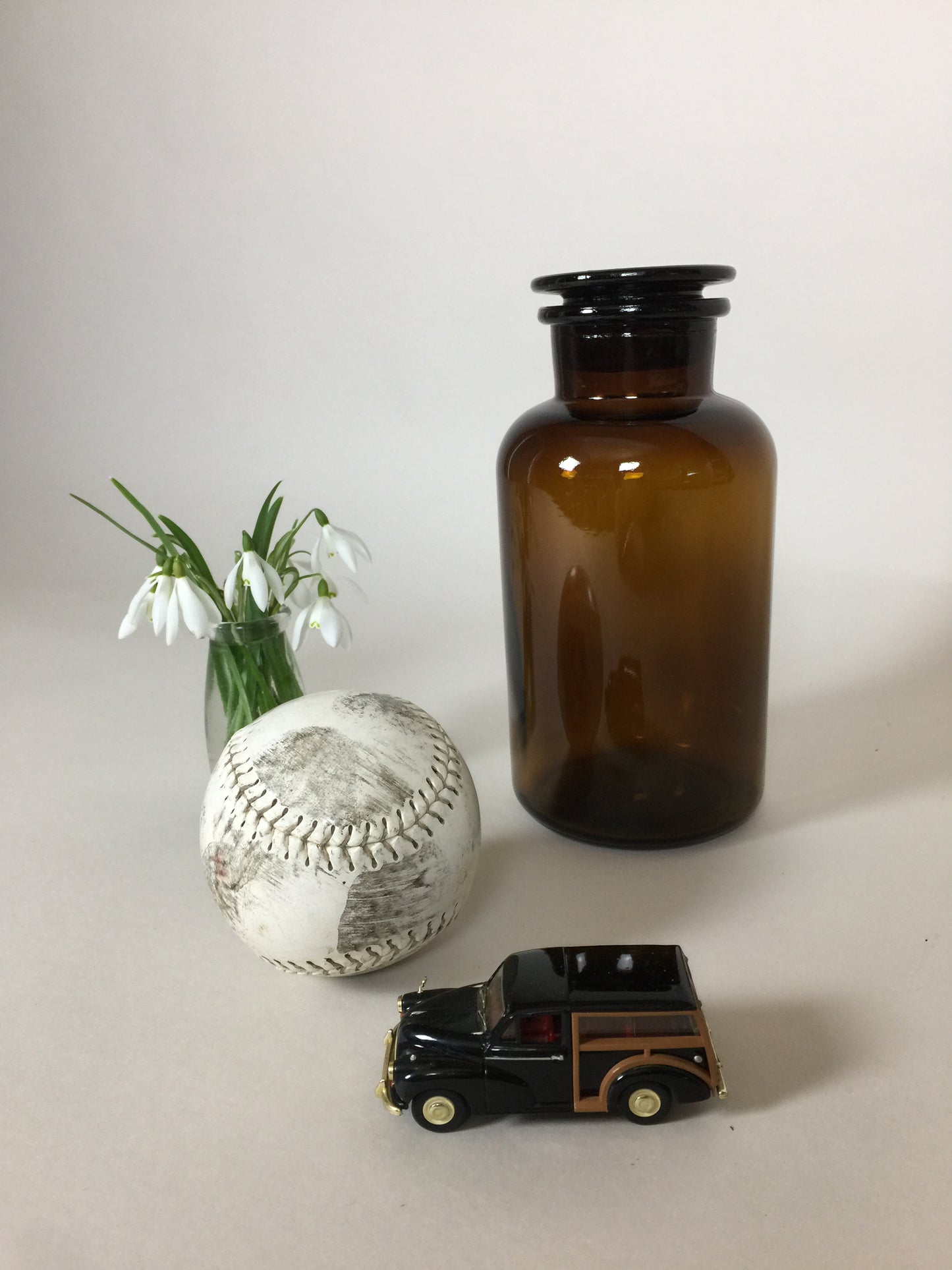 Schönes altes Apothekerglas mit Deckel