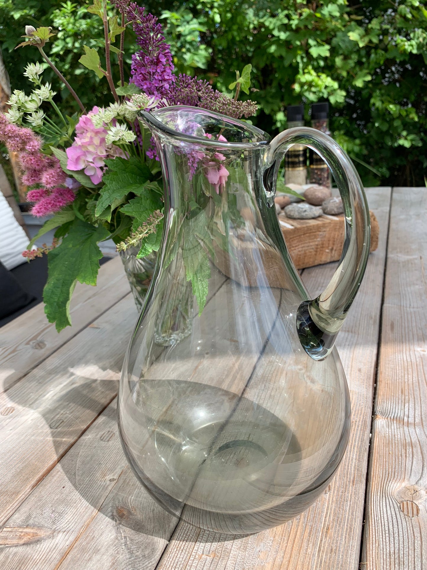 Schöne alte Glaskanne