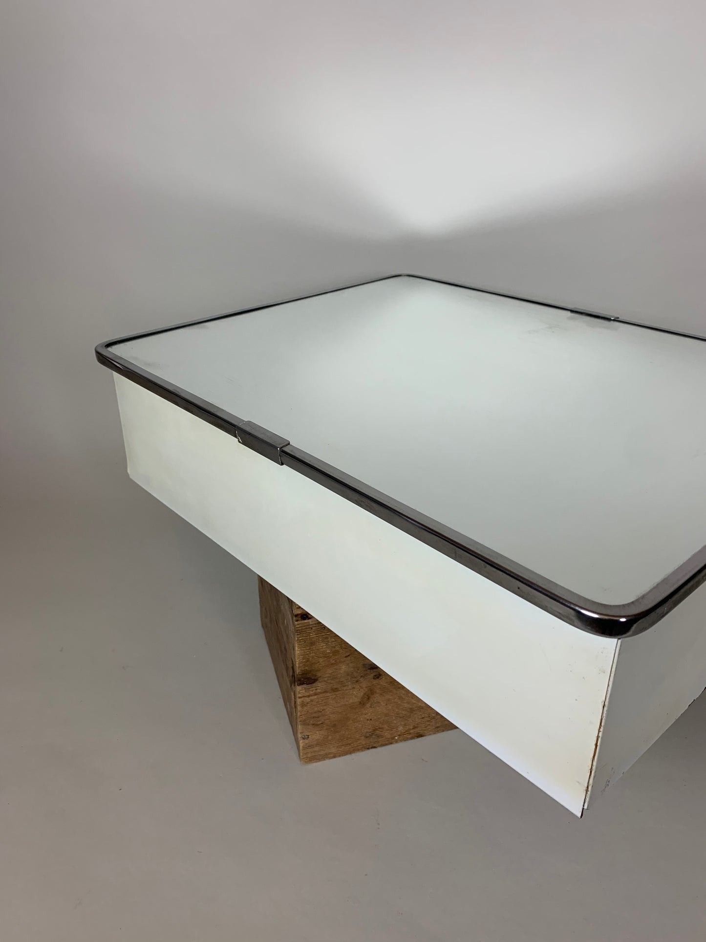Medizinschrank mit Spiegel und Glasböden