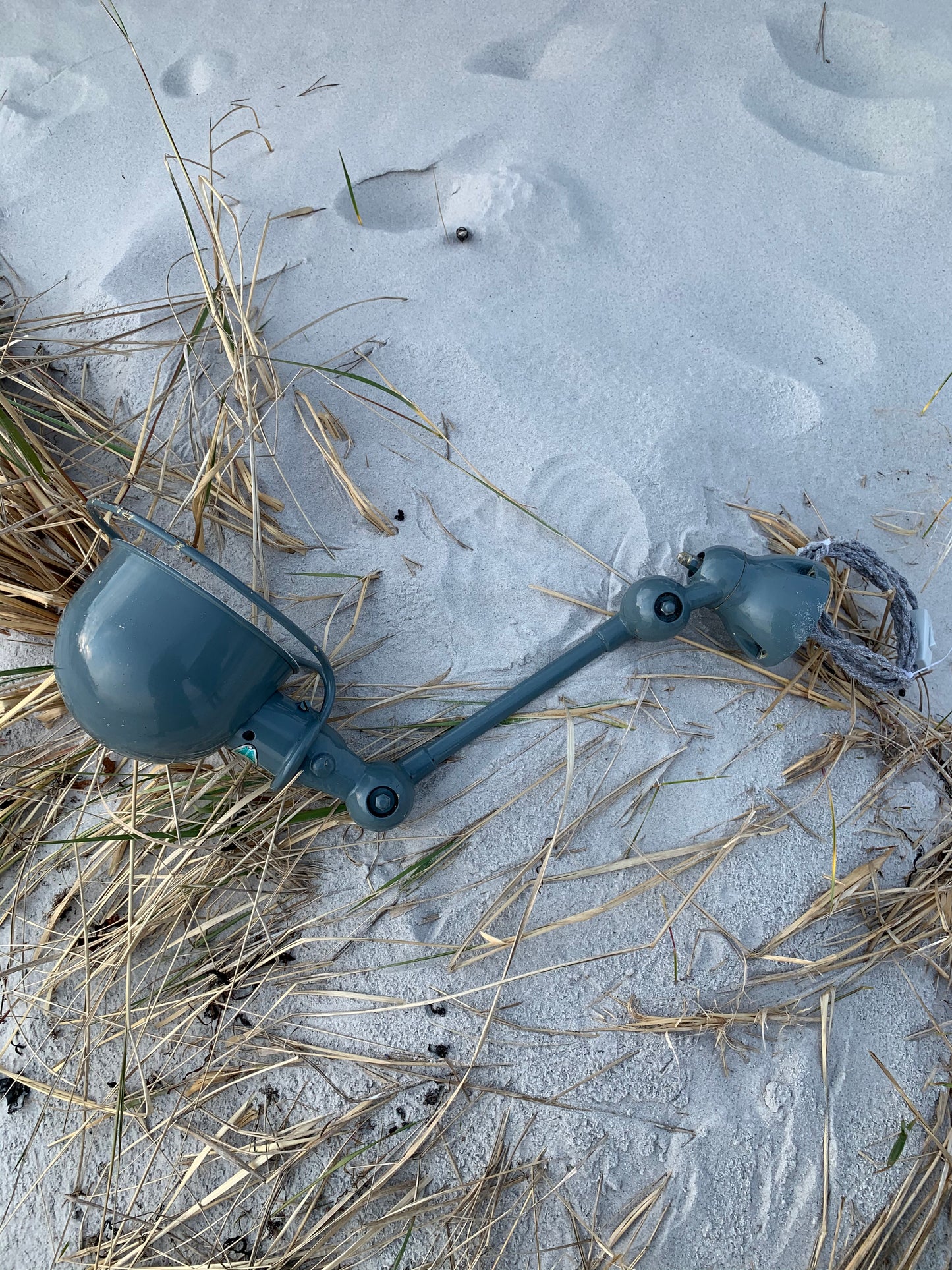 Jieldé Wandleuchte in Grau mit viel Patina