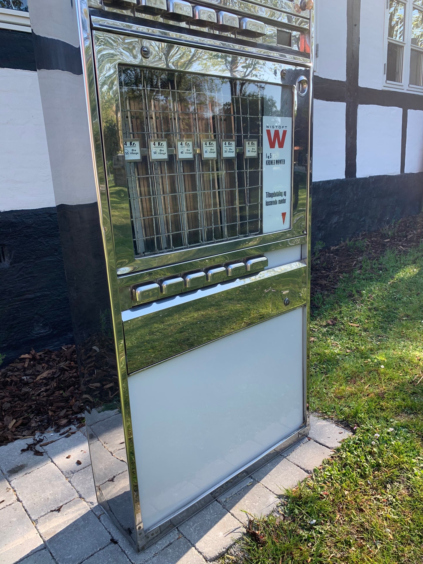 Schöner alter Automat für Zigaretten