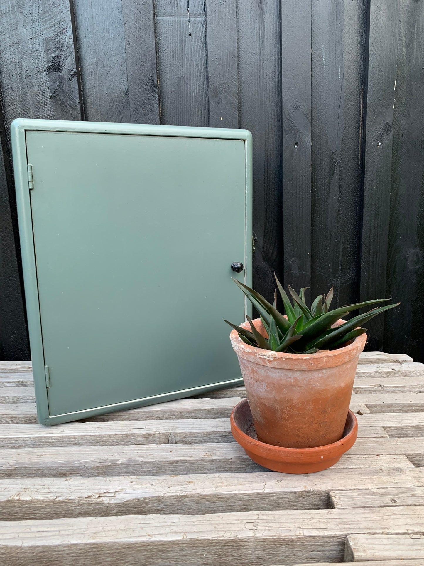 Medizinschrank in schöner blau/grüner Farbe