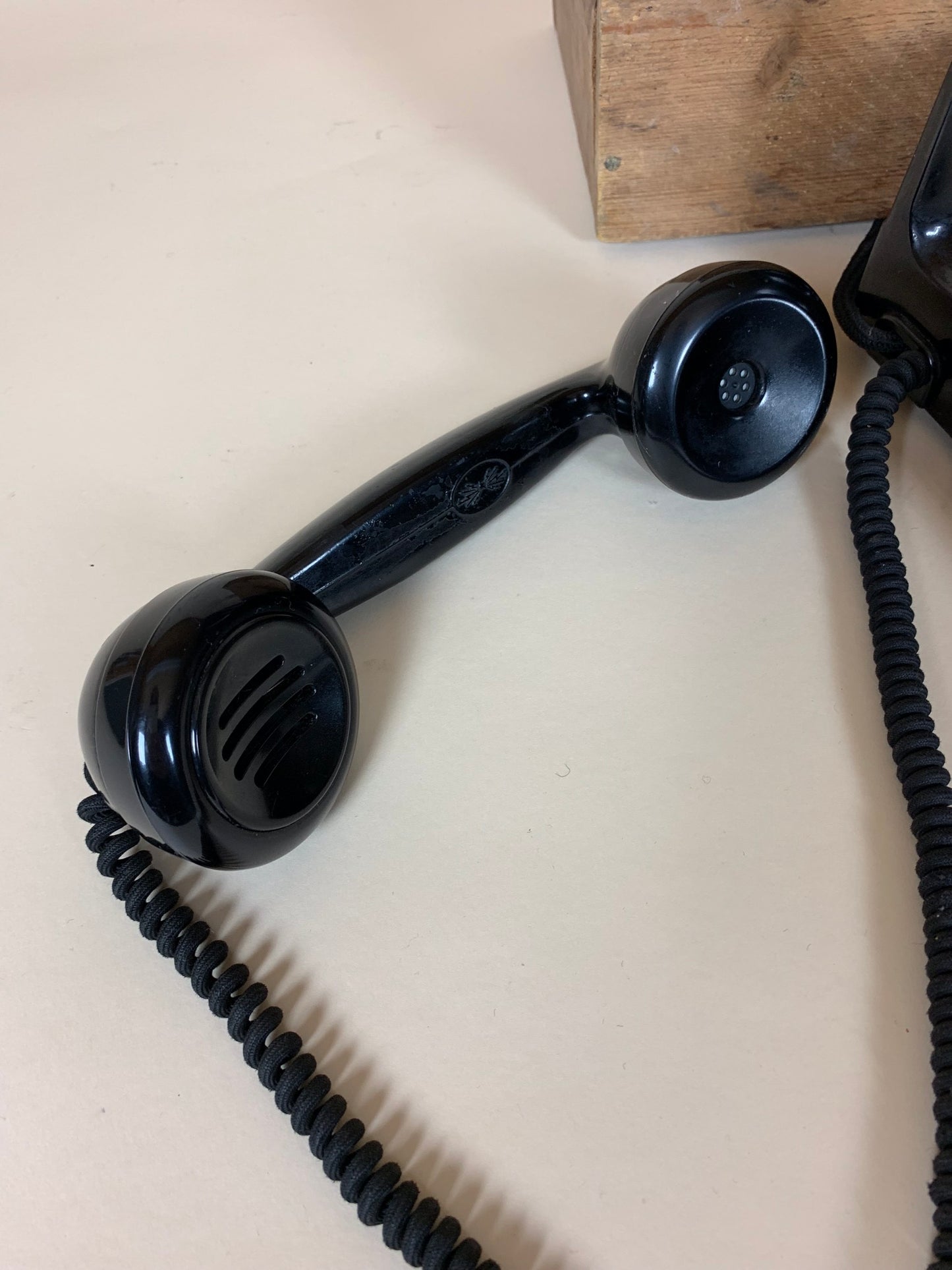 Altes Telefon aus Bakelit
