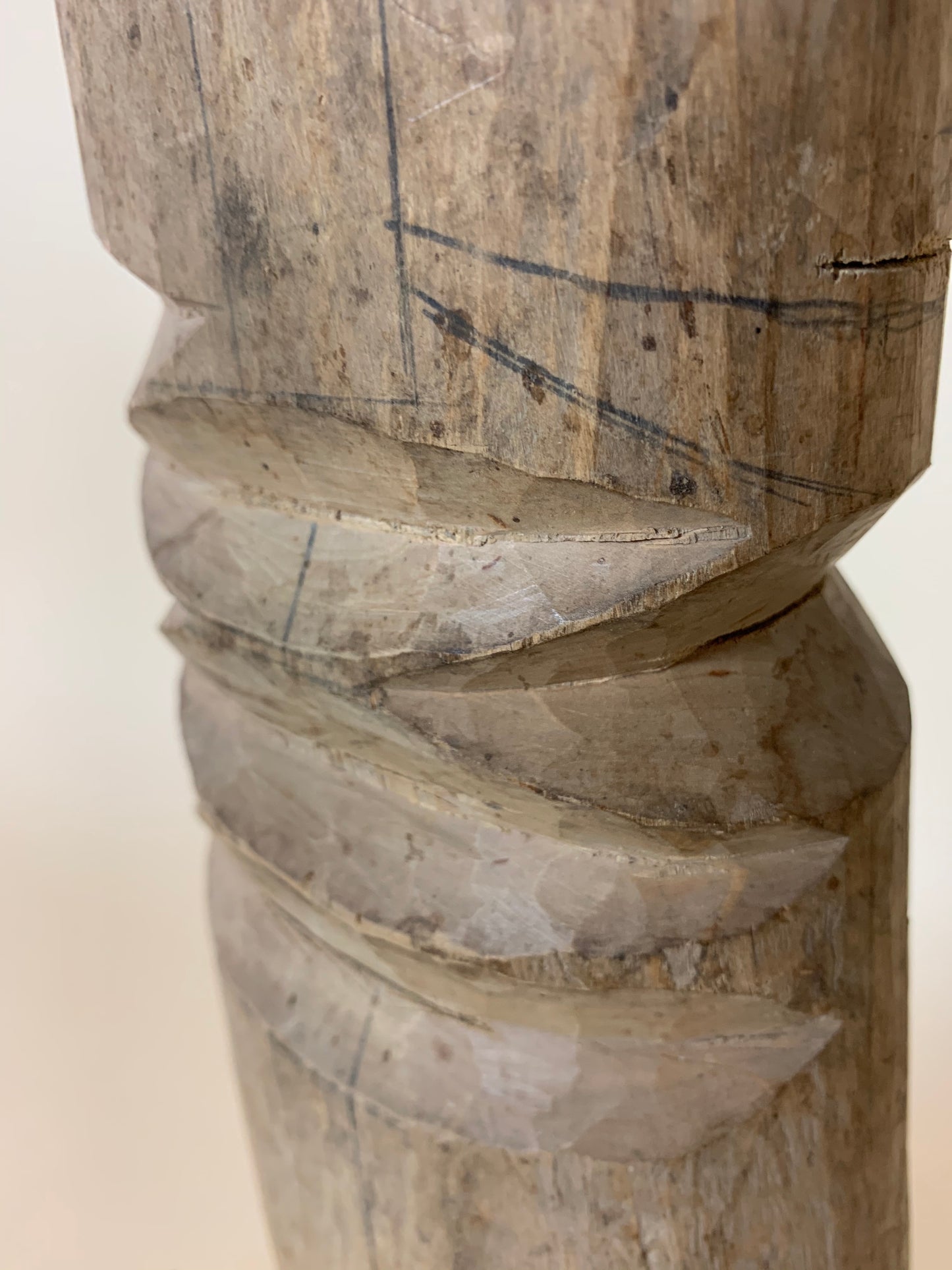 Schöne und sehr dekorative Stiefelform oder Griffhalter aus Holz