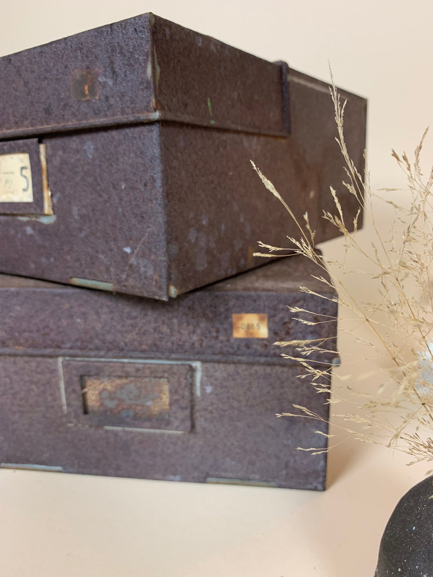 Metallgehäuse mit schöner Patina (der Preis gilt pro Stück)