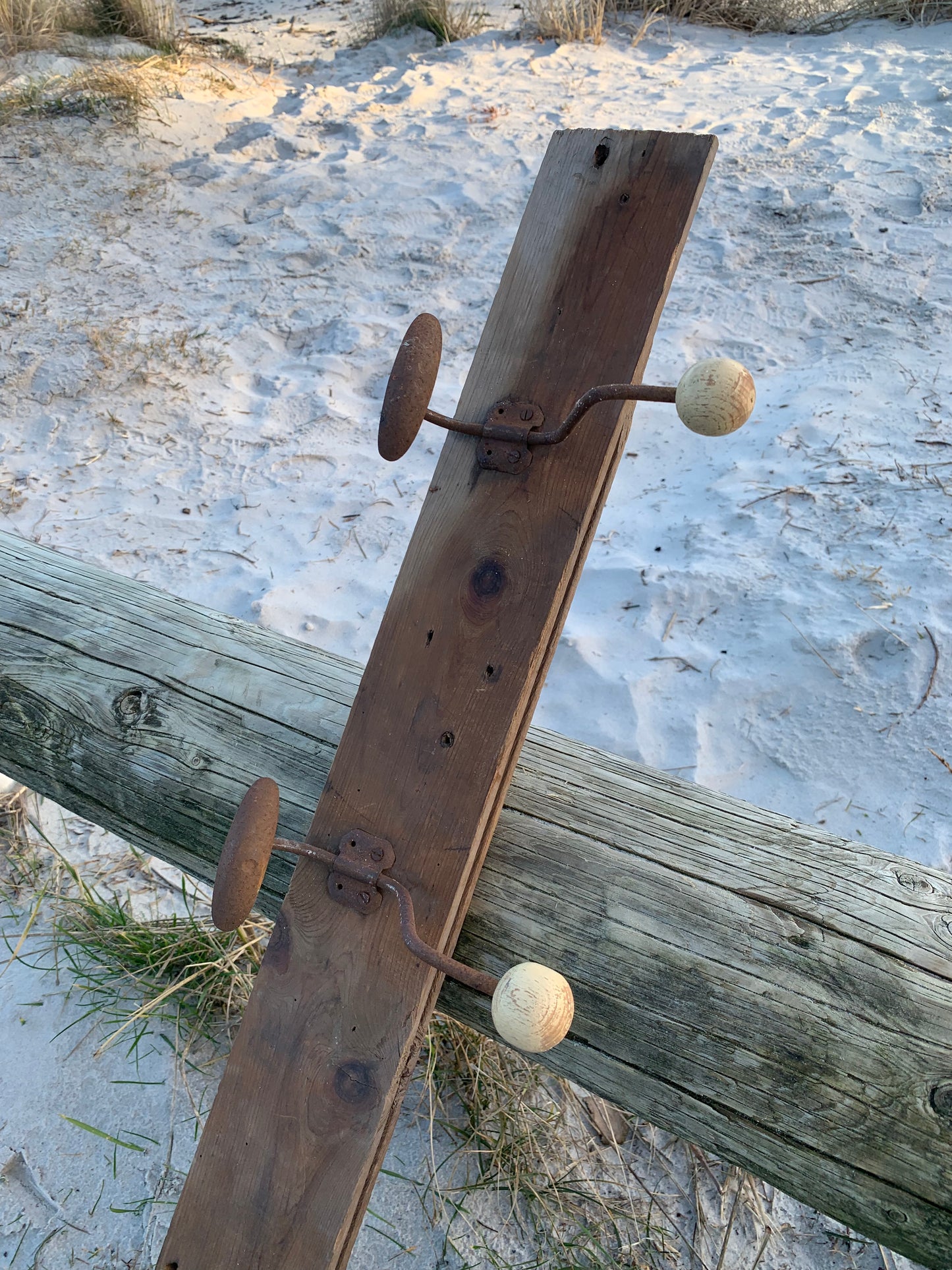 Französische Garderobe aus Holz