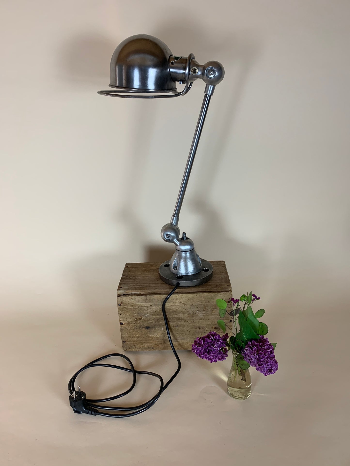 Jieldé-Lampe mit einem Arm und einem schönen Fuß