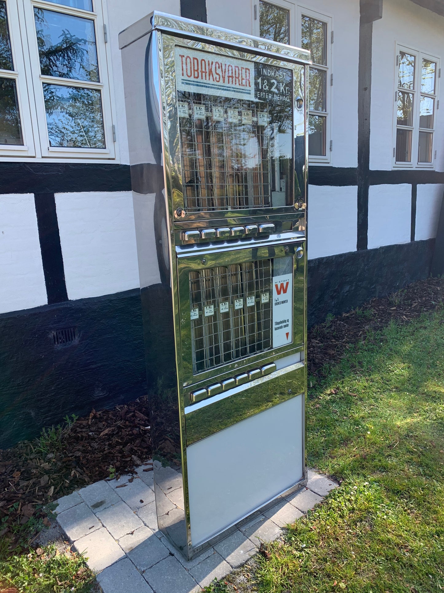 Schöner alter Automat für Zigaretten