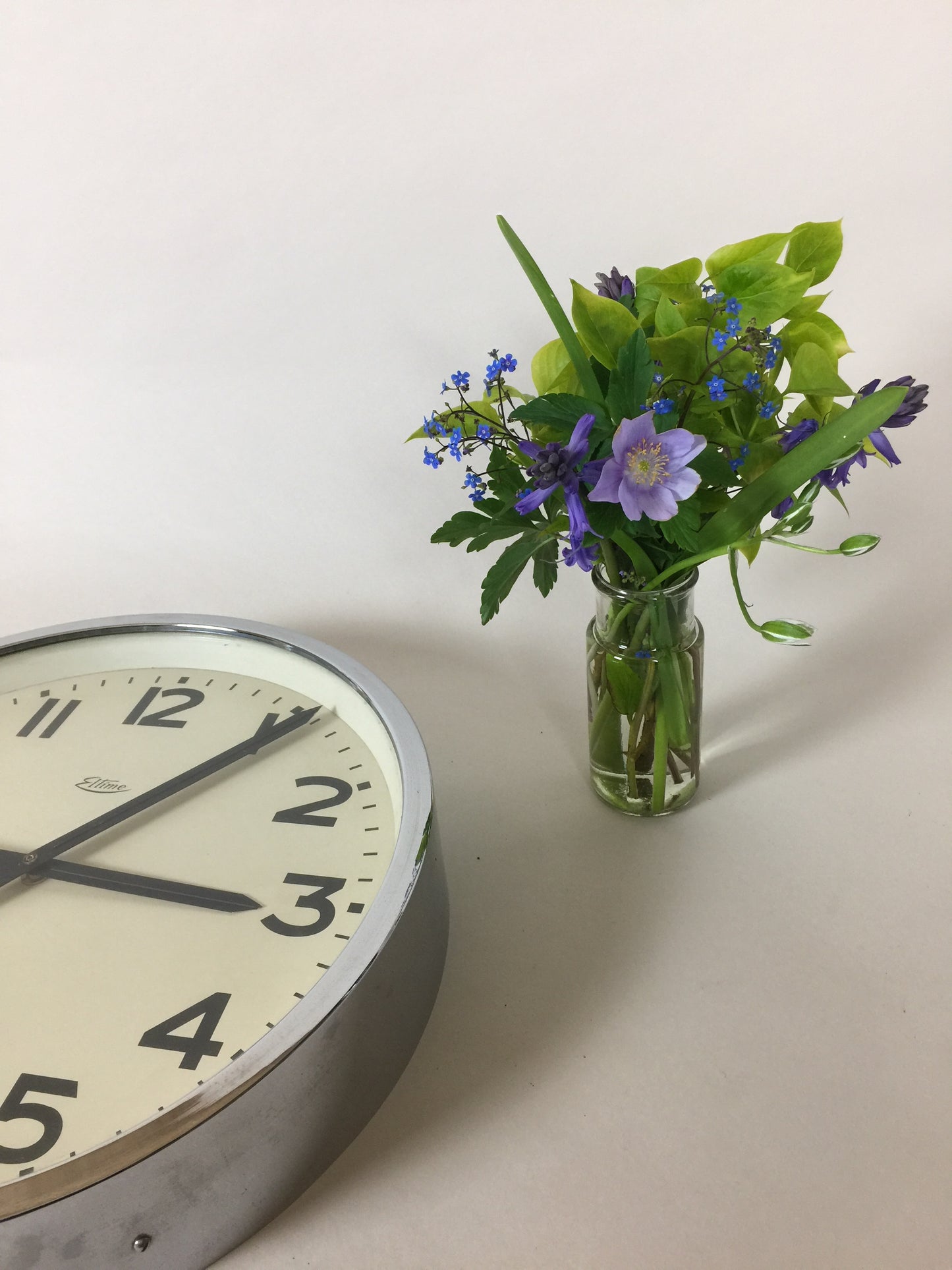 Schöne alte Schuluhr