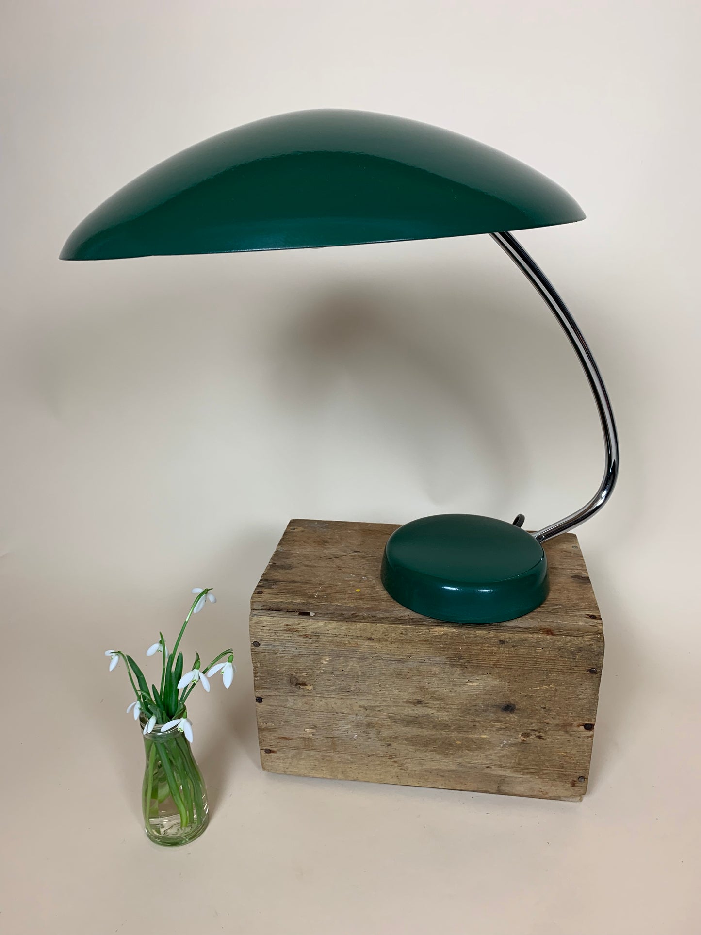 Vintage Kosaken UFO Tischlampe aus den 1950er Jahren.