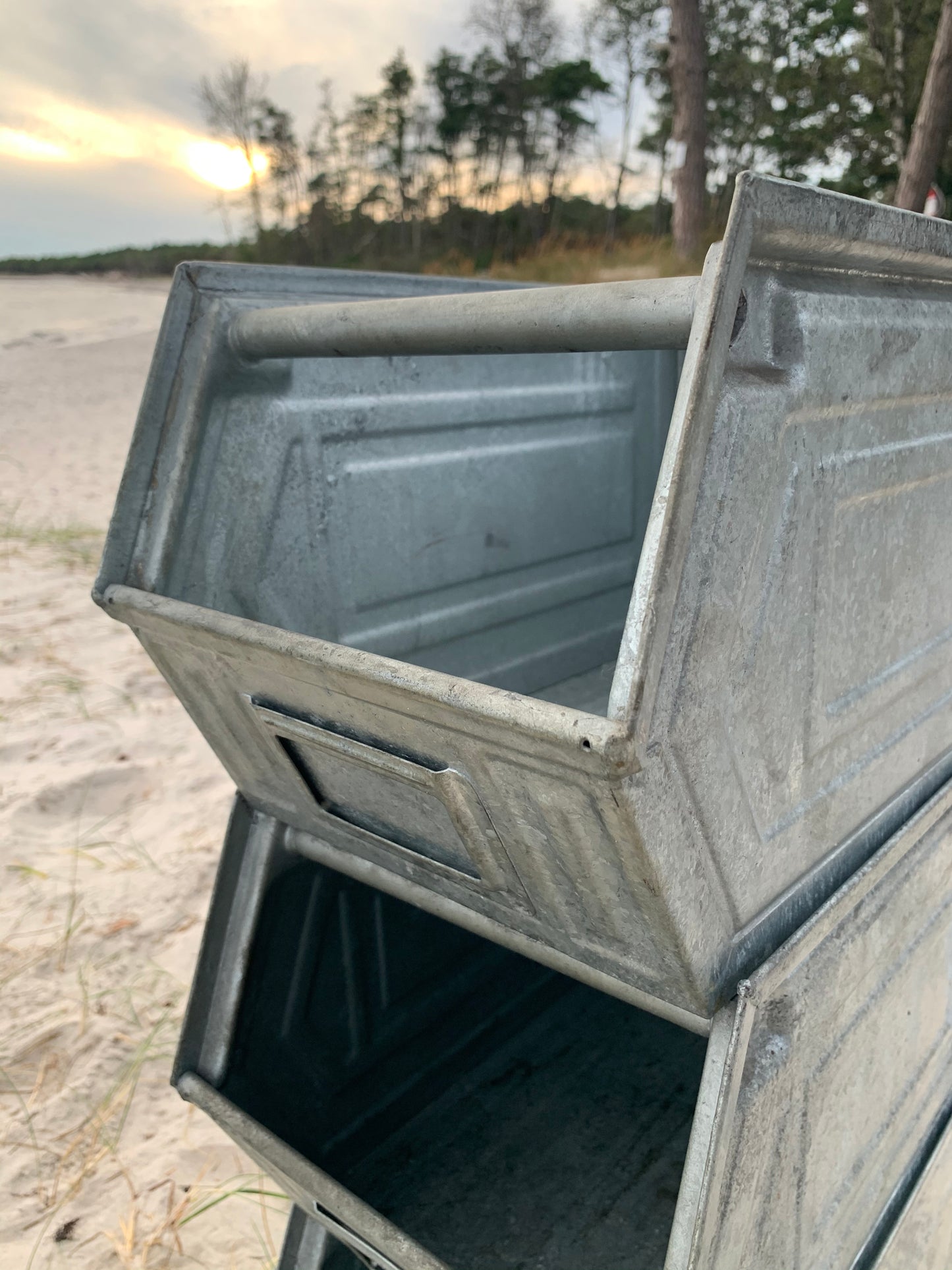 Stapelbare Metallbox