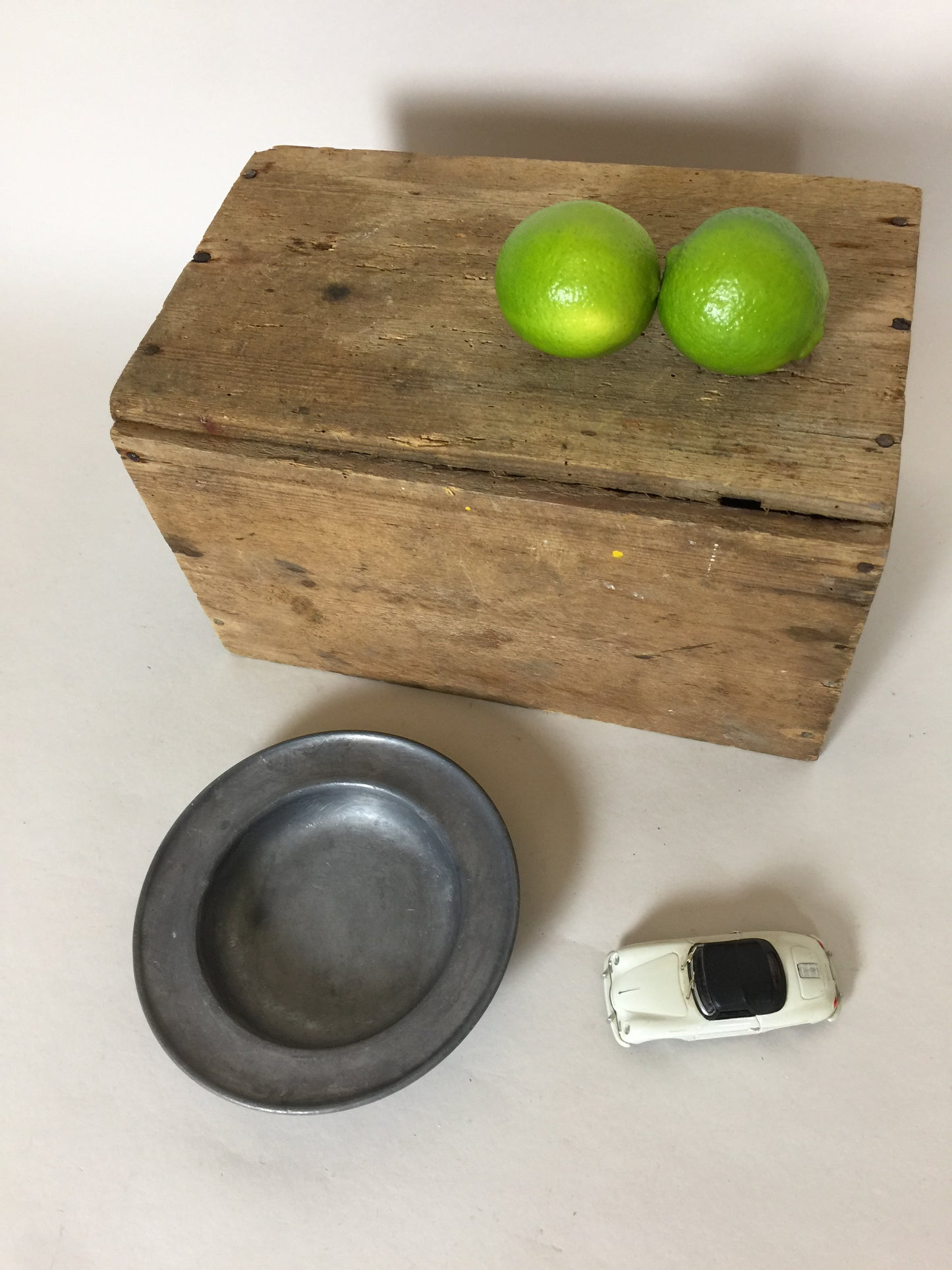 Schöne kleine Zinnschale