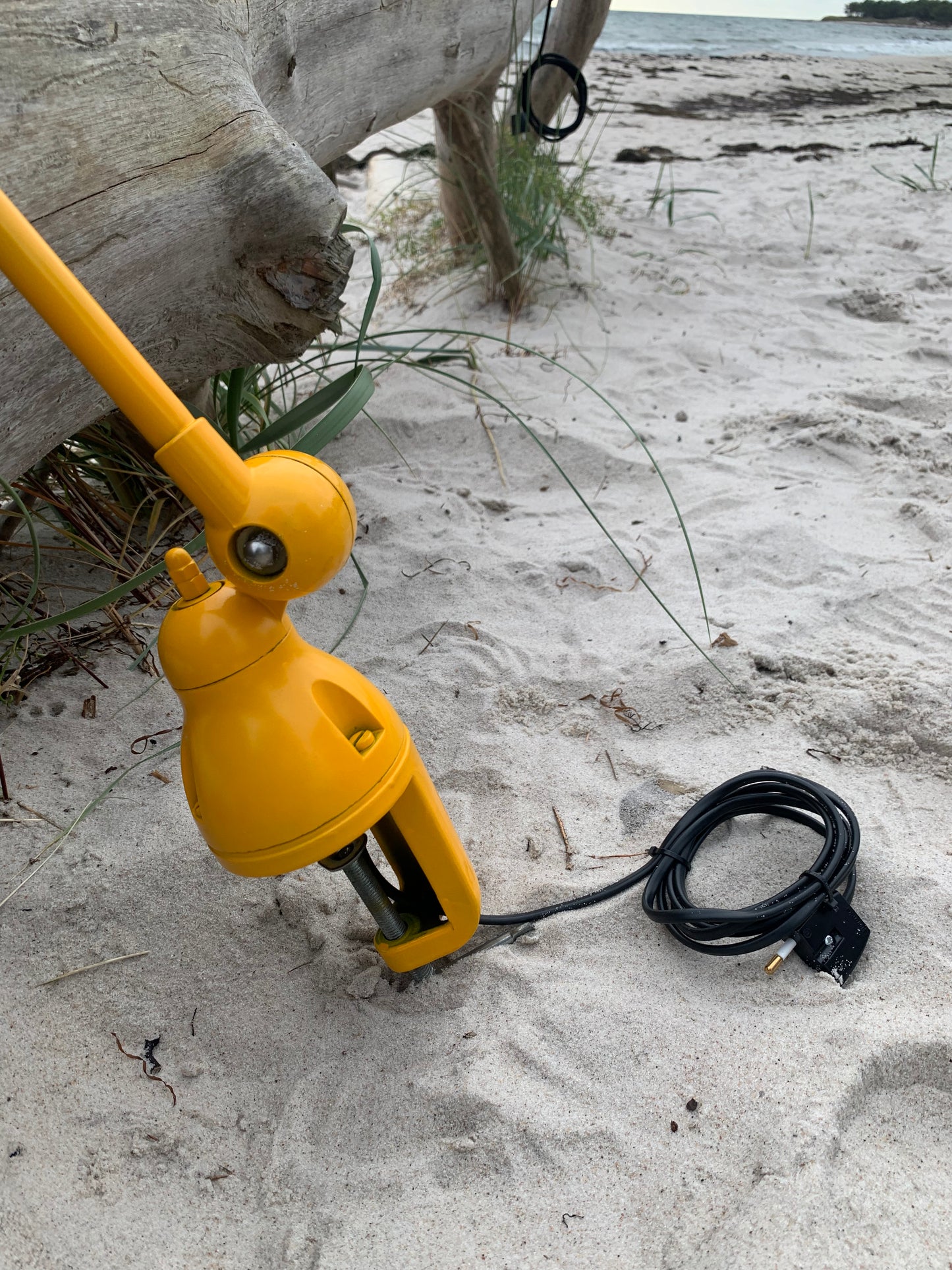 Gelbe Jieldé-Lampe mit 1 Arm und Tischbefestigung