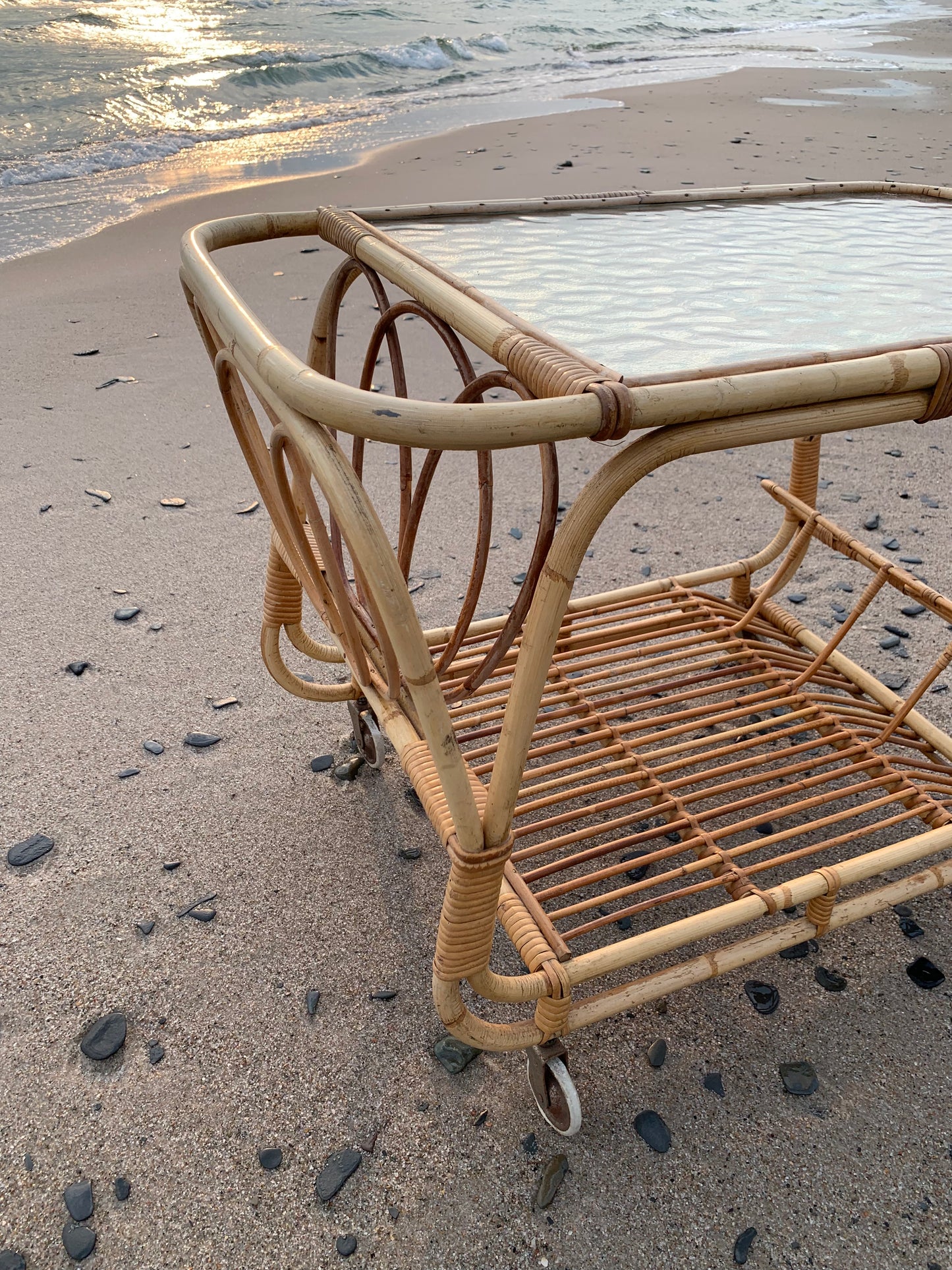 Tisch/Wagen aus Bambus