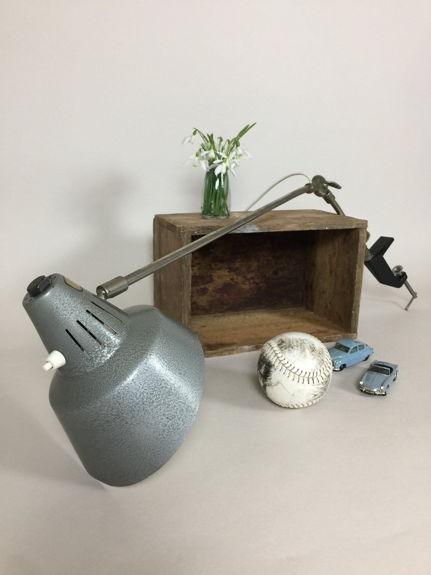 Schöne und charmante französische Schreibtischlampe
