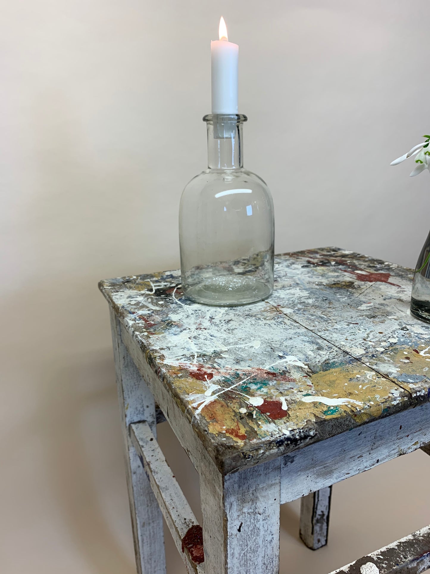 Kleiner Hocker mit viel schöner Patina