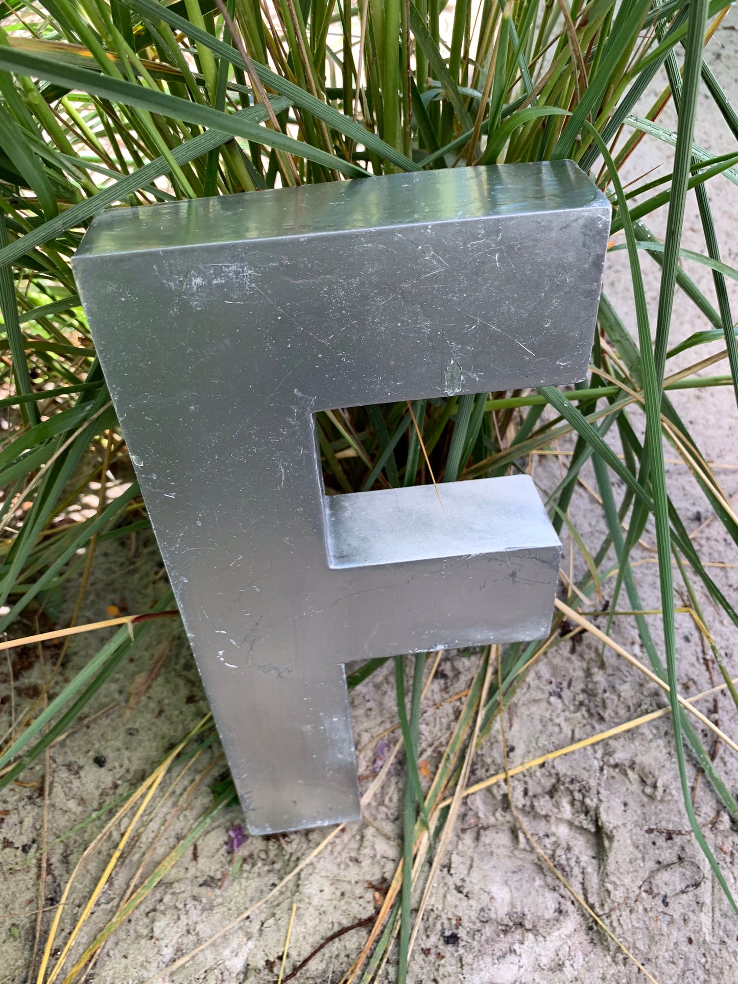 Buchstabe F