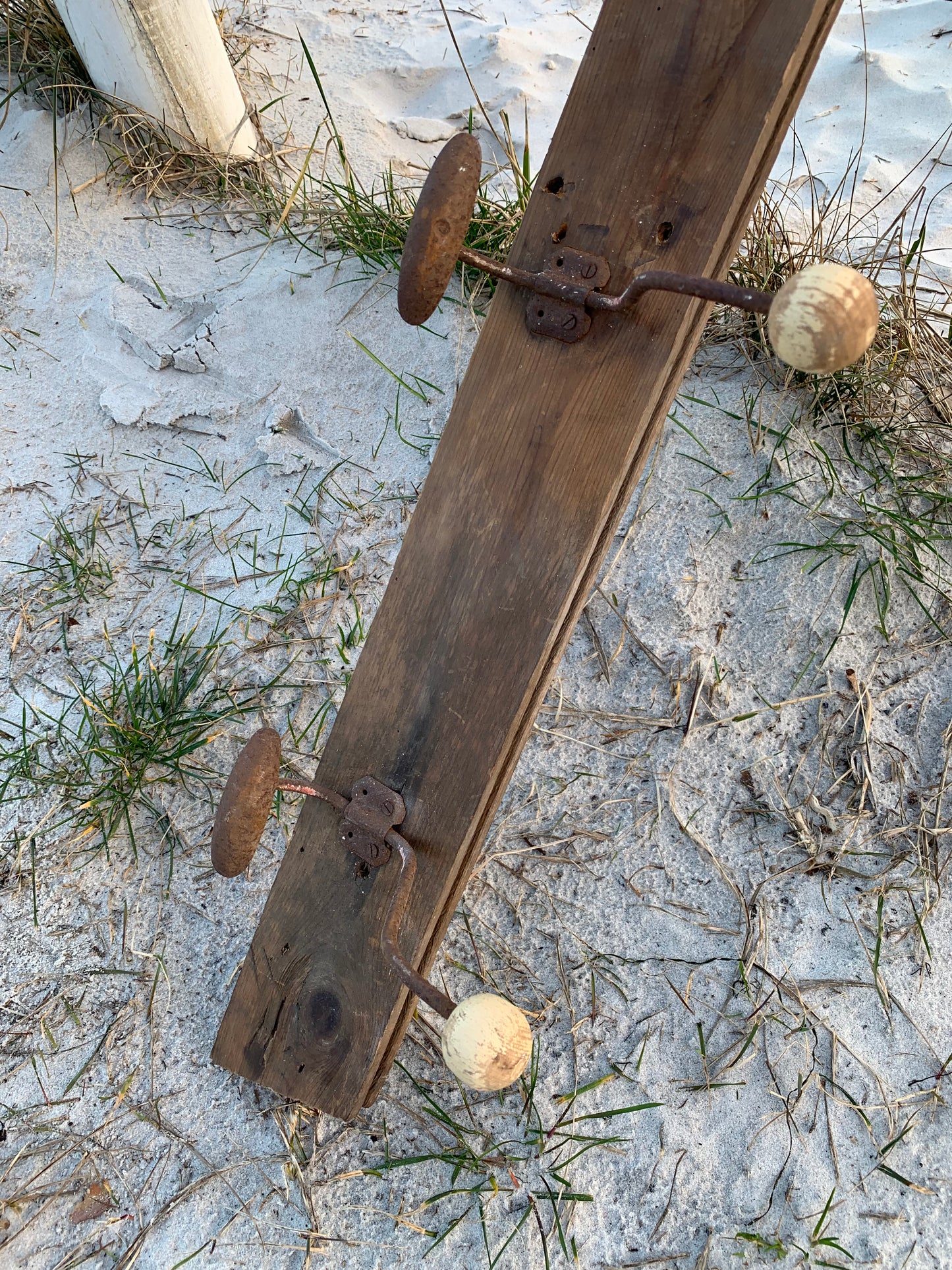 Französische Garderobe aus Holz