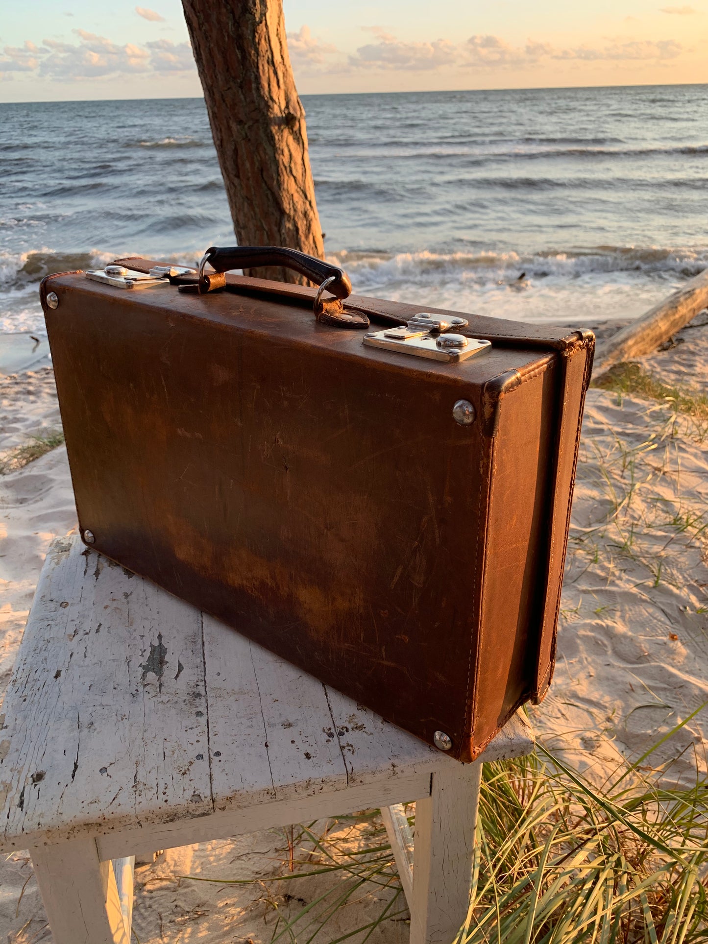 Koffer aus Leder mit viel Patina