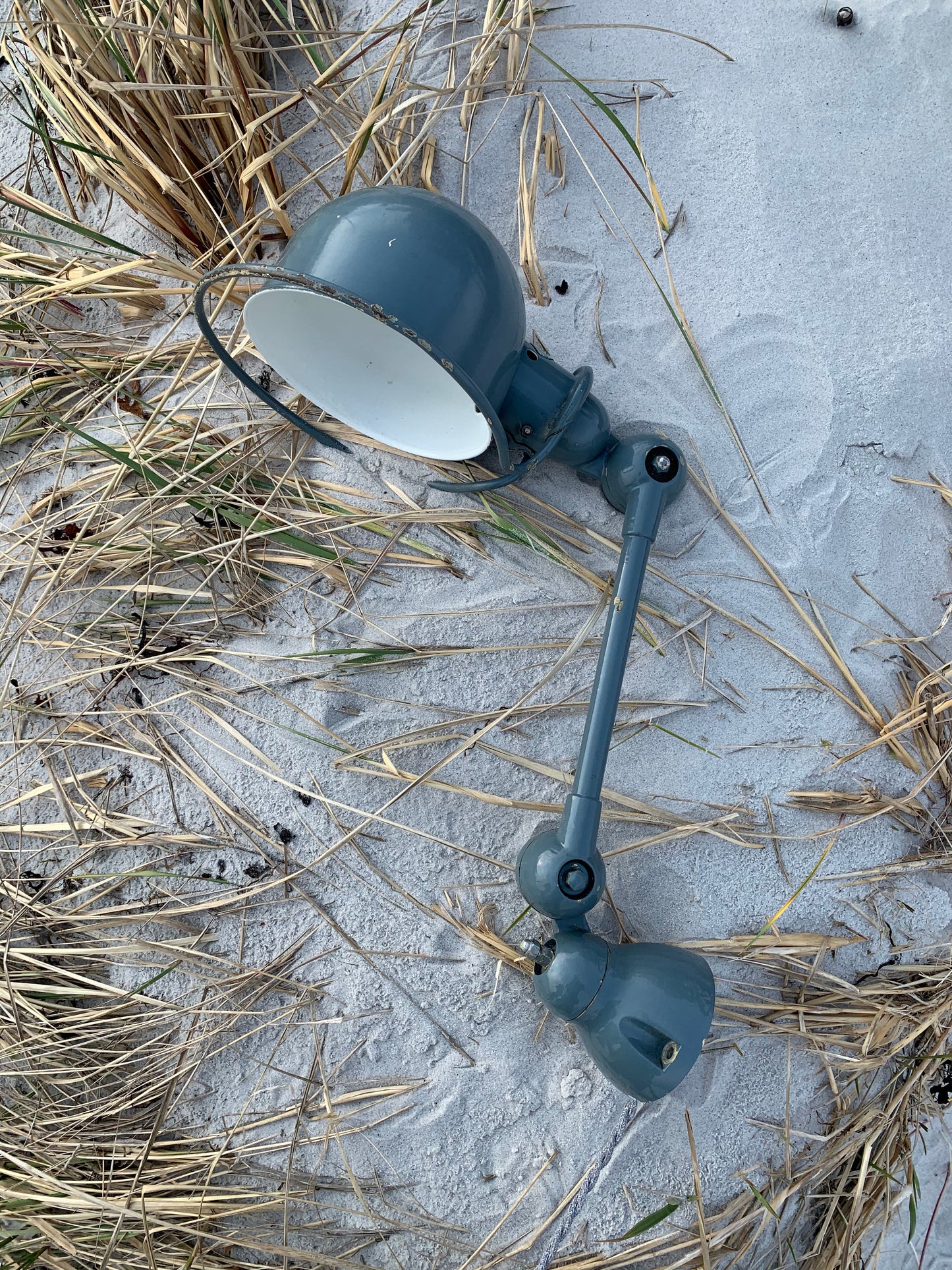 Jieldé Wandleuchte in Grau mit viel Patina